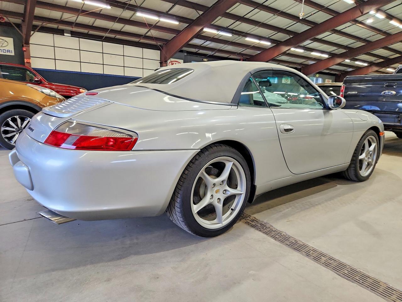 2003 Porsche 911 Carrera 2 Silver vin: WP0CA29933S650196