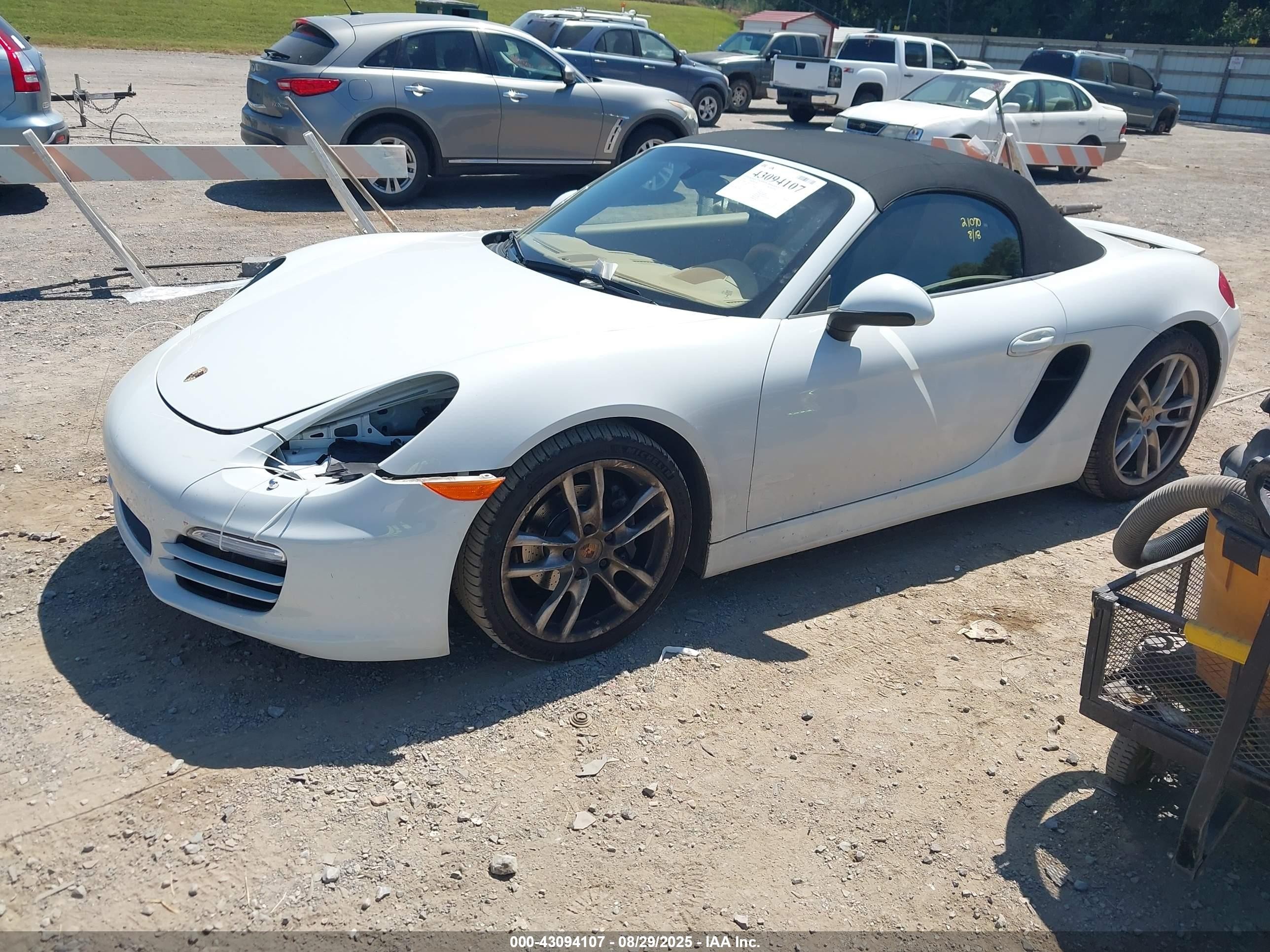 2014 Porsche Boxster   White vin: WP0CA2A80ES121987