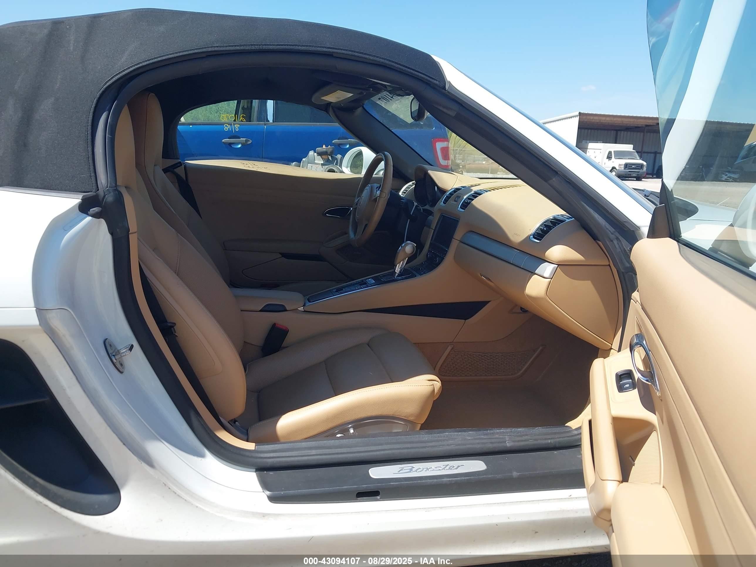 2014 Porsche Boxster   White vin: WP0CA2A80ES121987