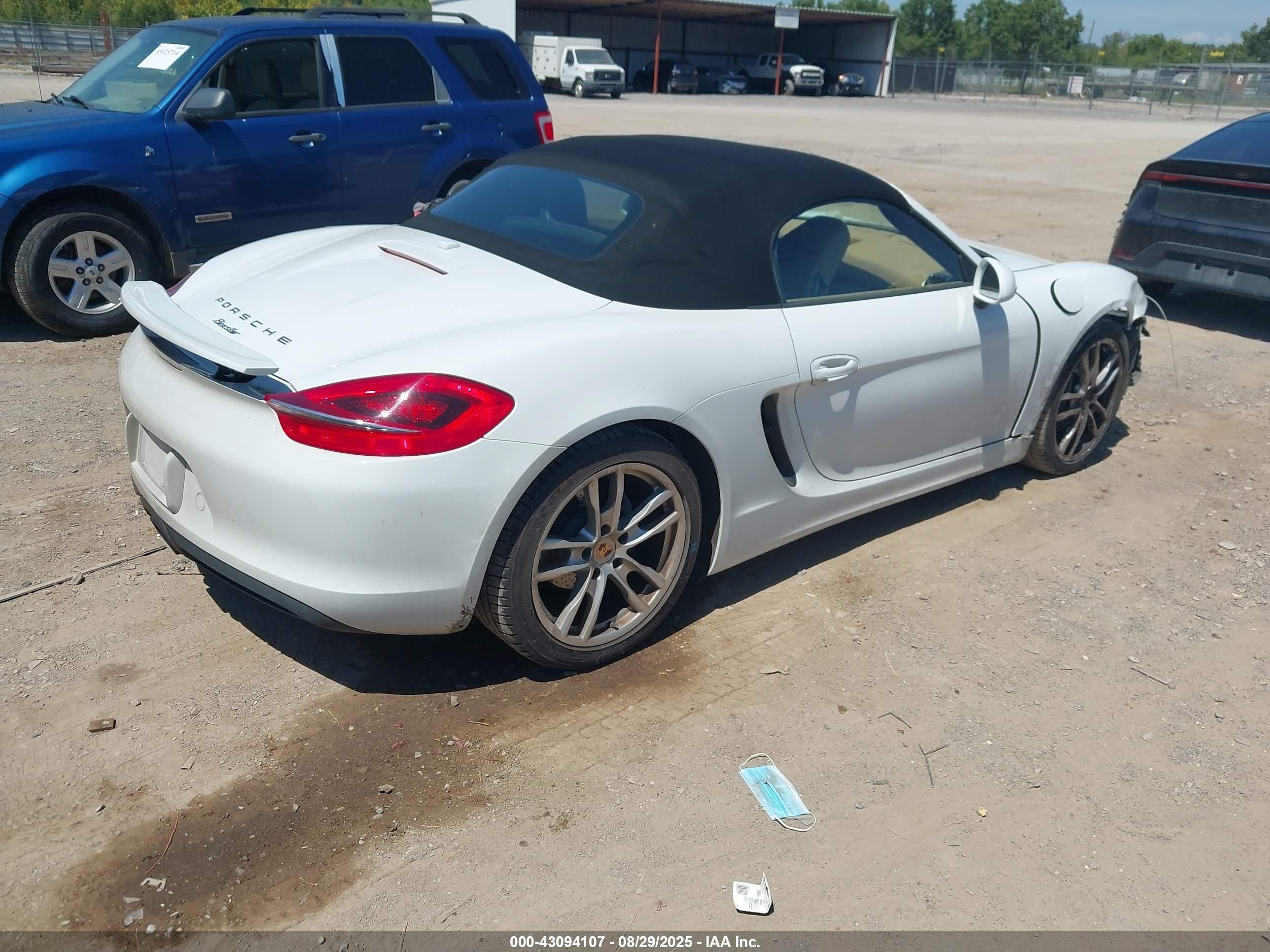 2014 Porsche Boxster   White vin: WP0CA2A80ES121987