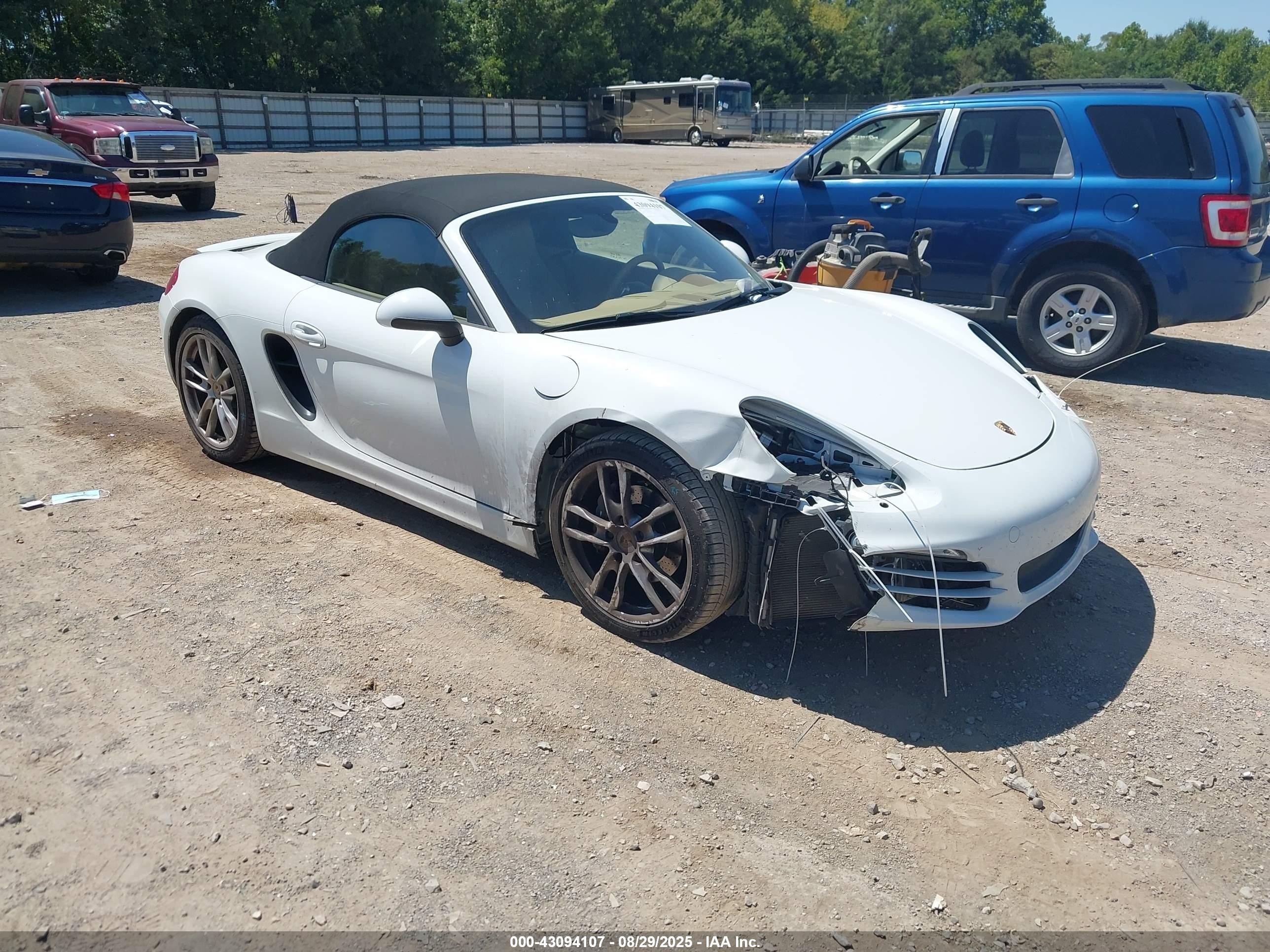 2014 Porsche Boxster   White vin: WP0CA2A80ES121987