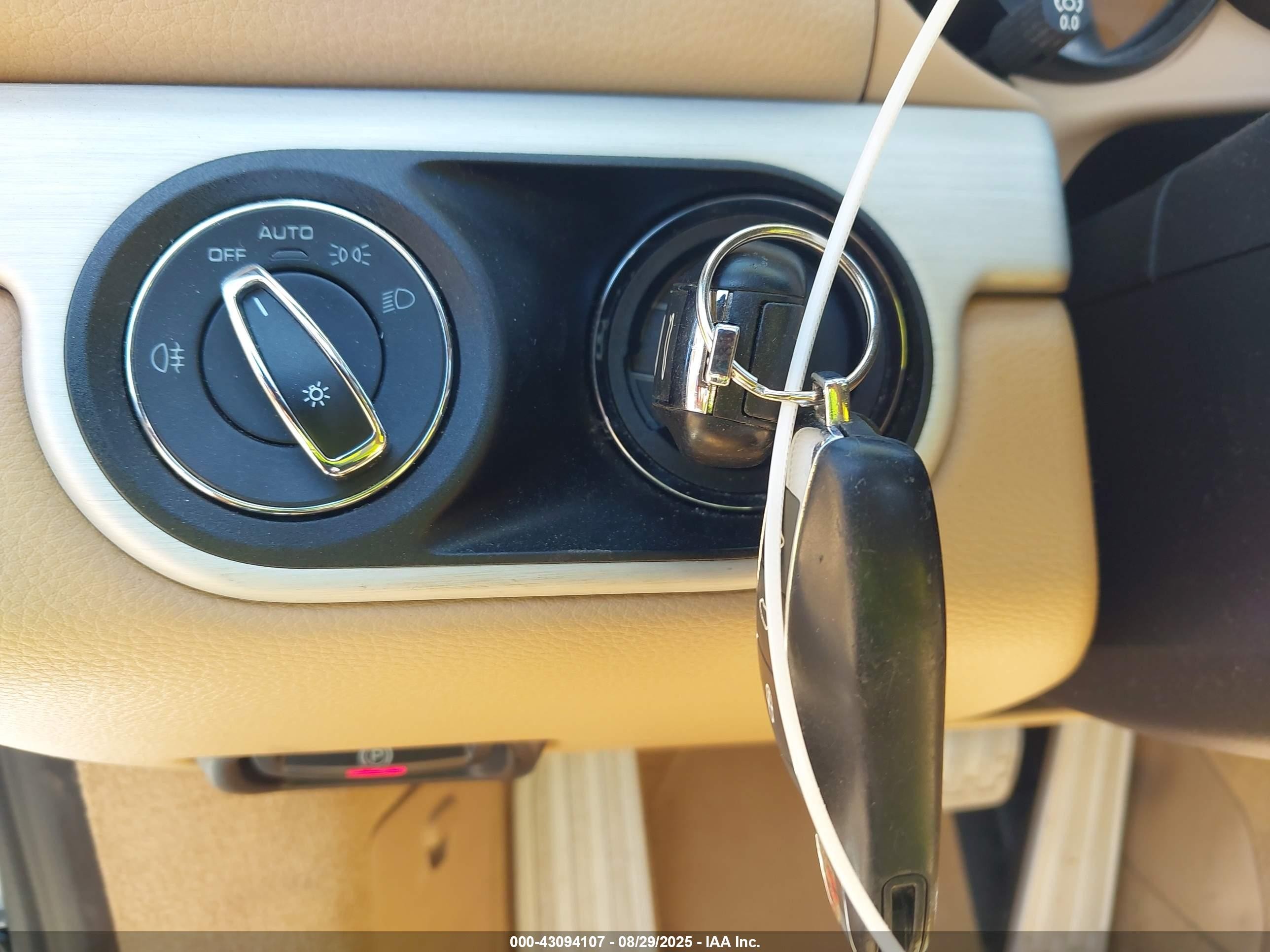 2014 Porsche Boxster   White vin: WP0CA2A80ES121987