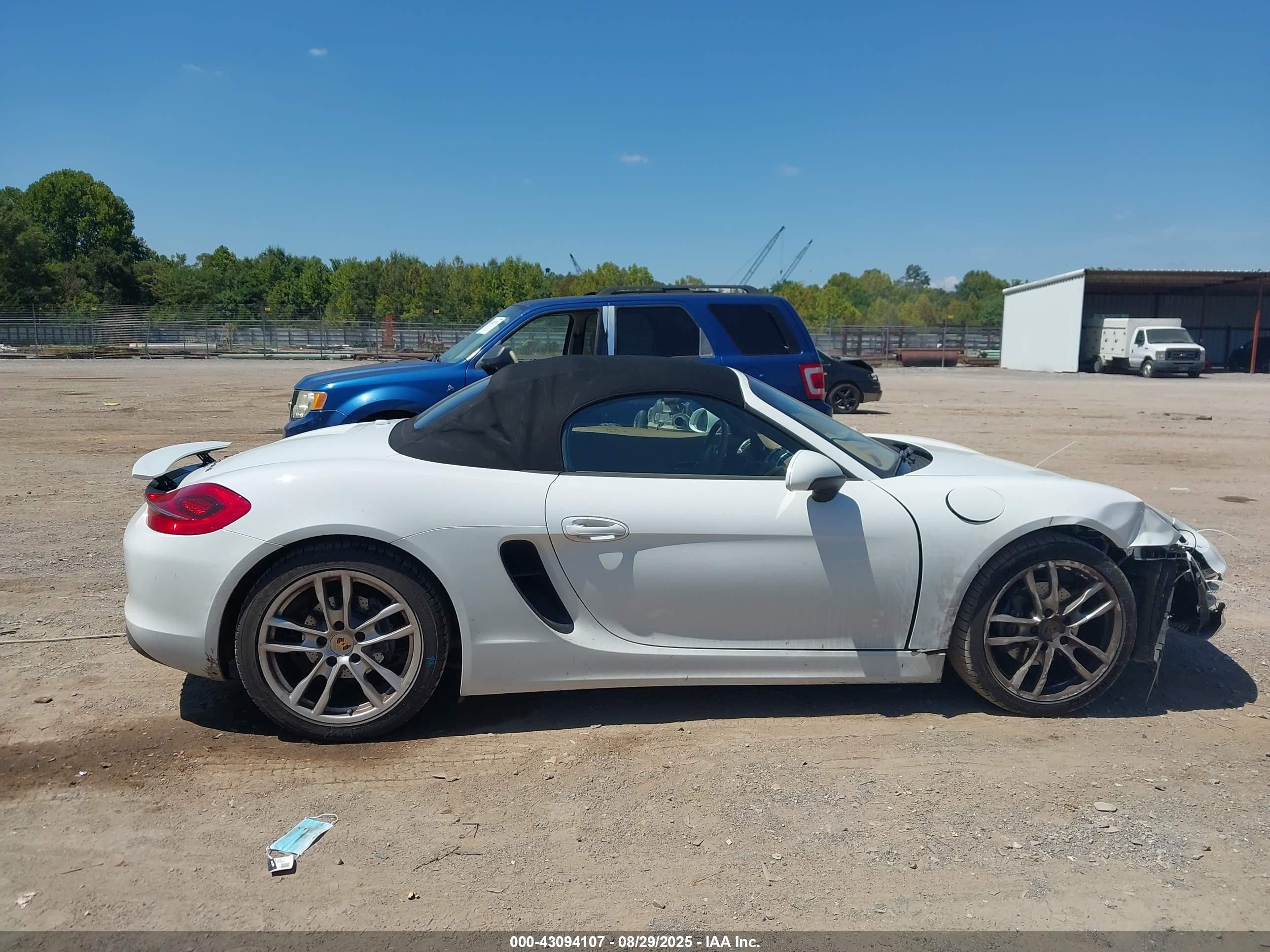 2014 Porsche Boxster   White vin: WP0CA2A80ES121987