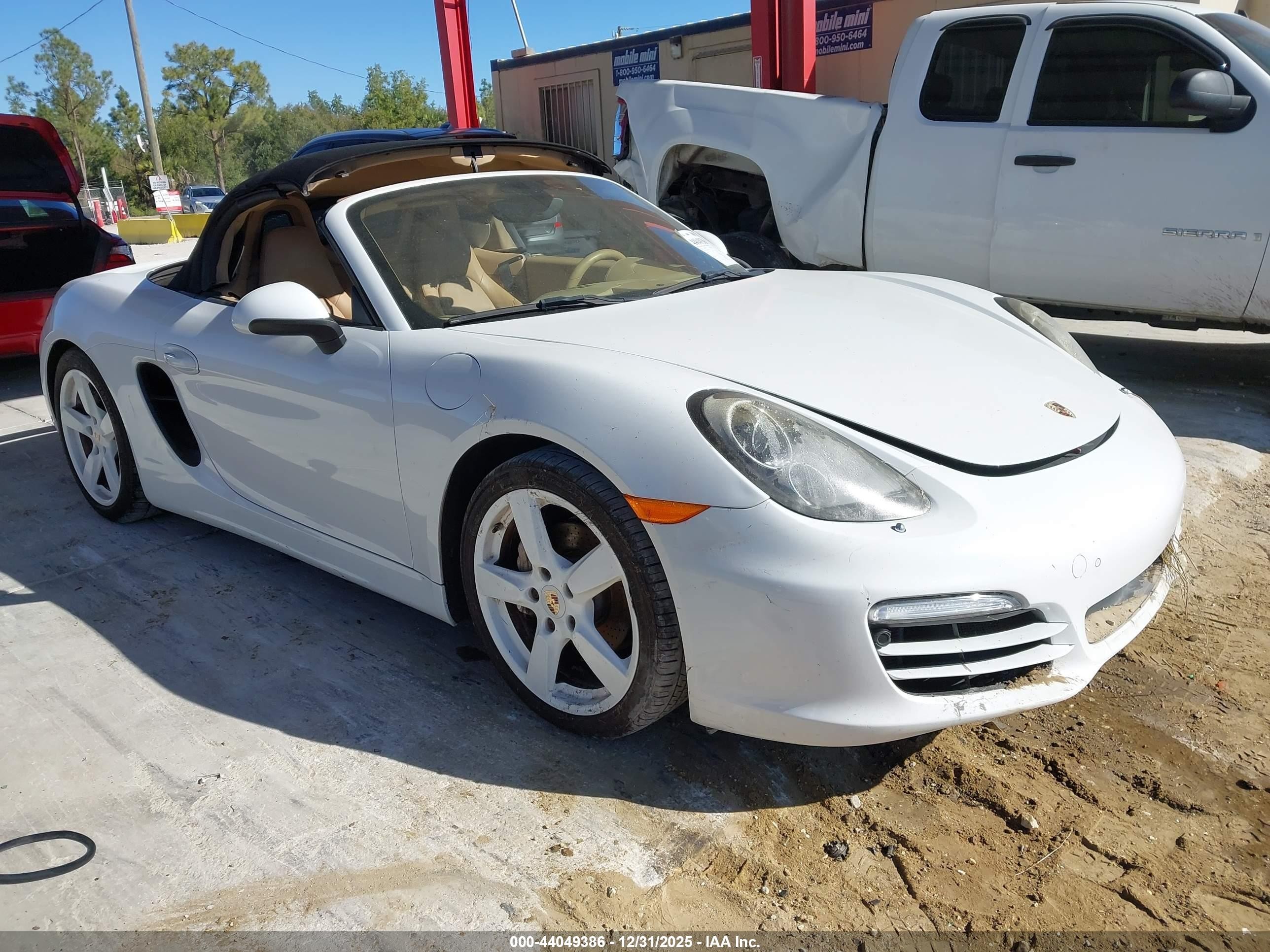 2014 Porsche Boxster   White vin: WP0CA2A85EK120477