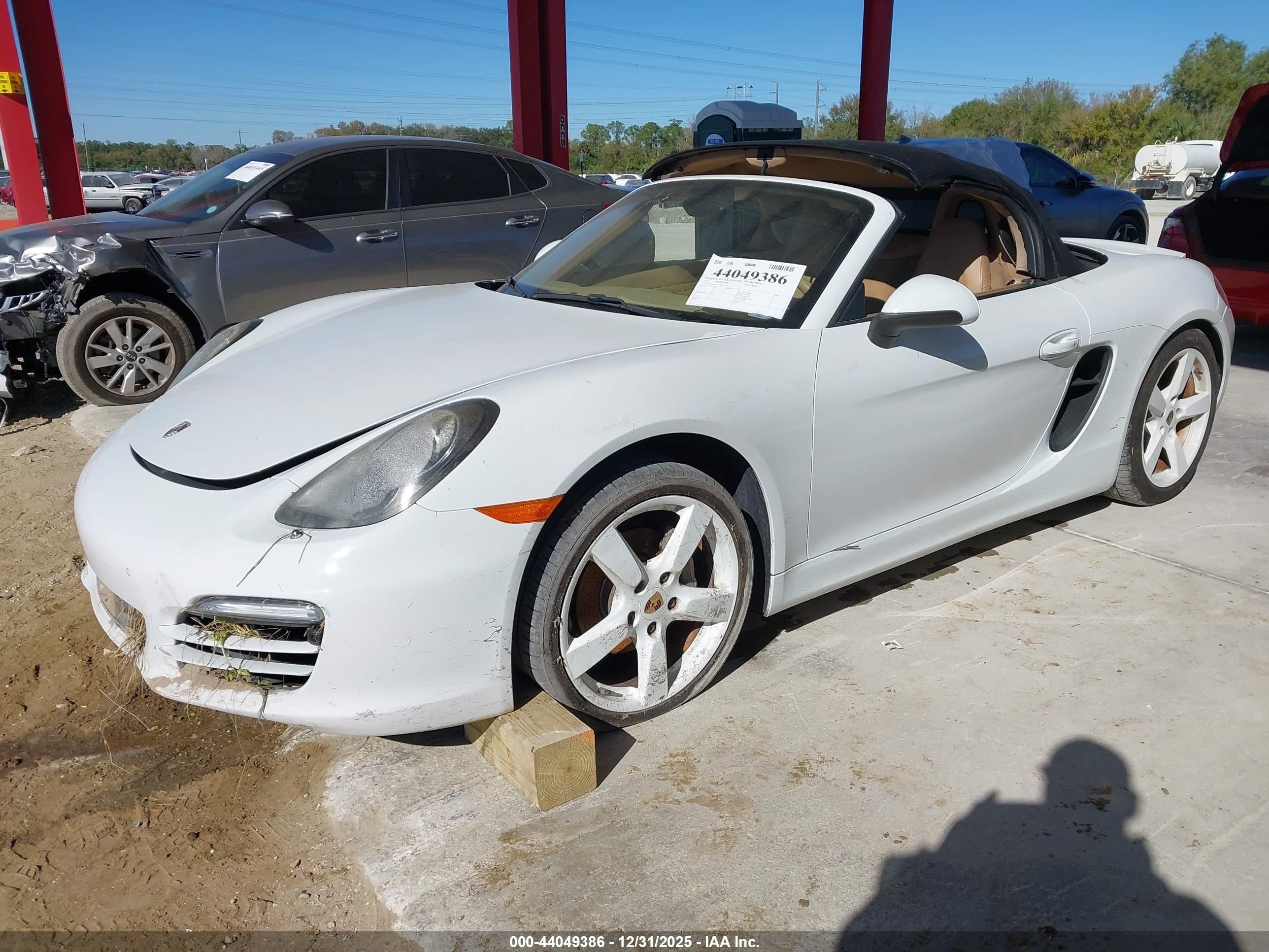 2014 Porsche Boxster   White vin: WP0CA2A85EK120477