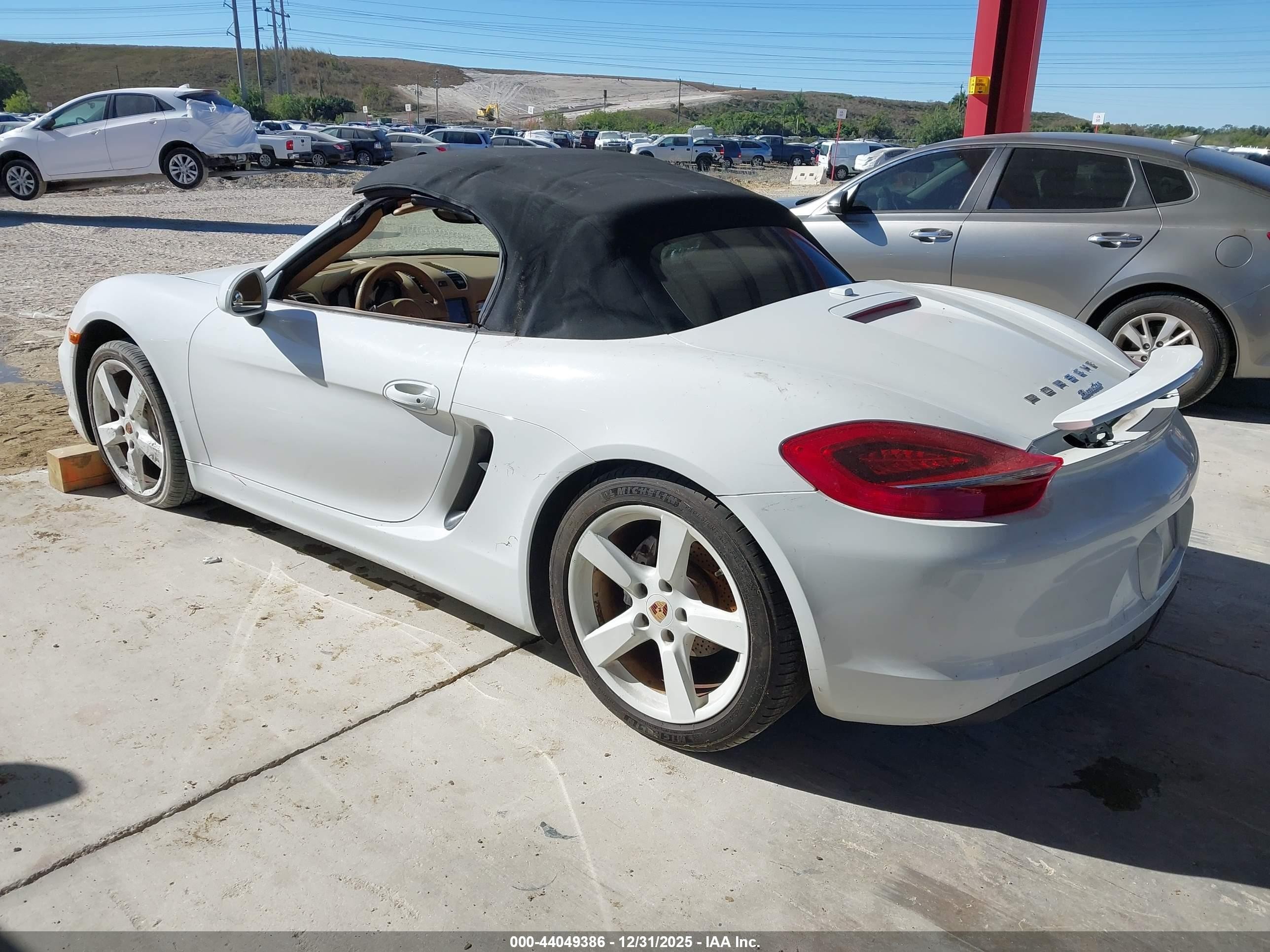 2014 Porsche Boxster   White vin: WP0CA2A85EK120477