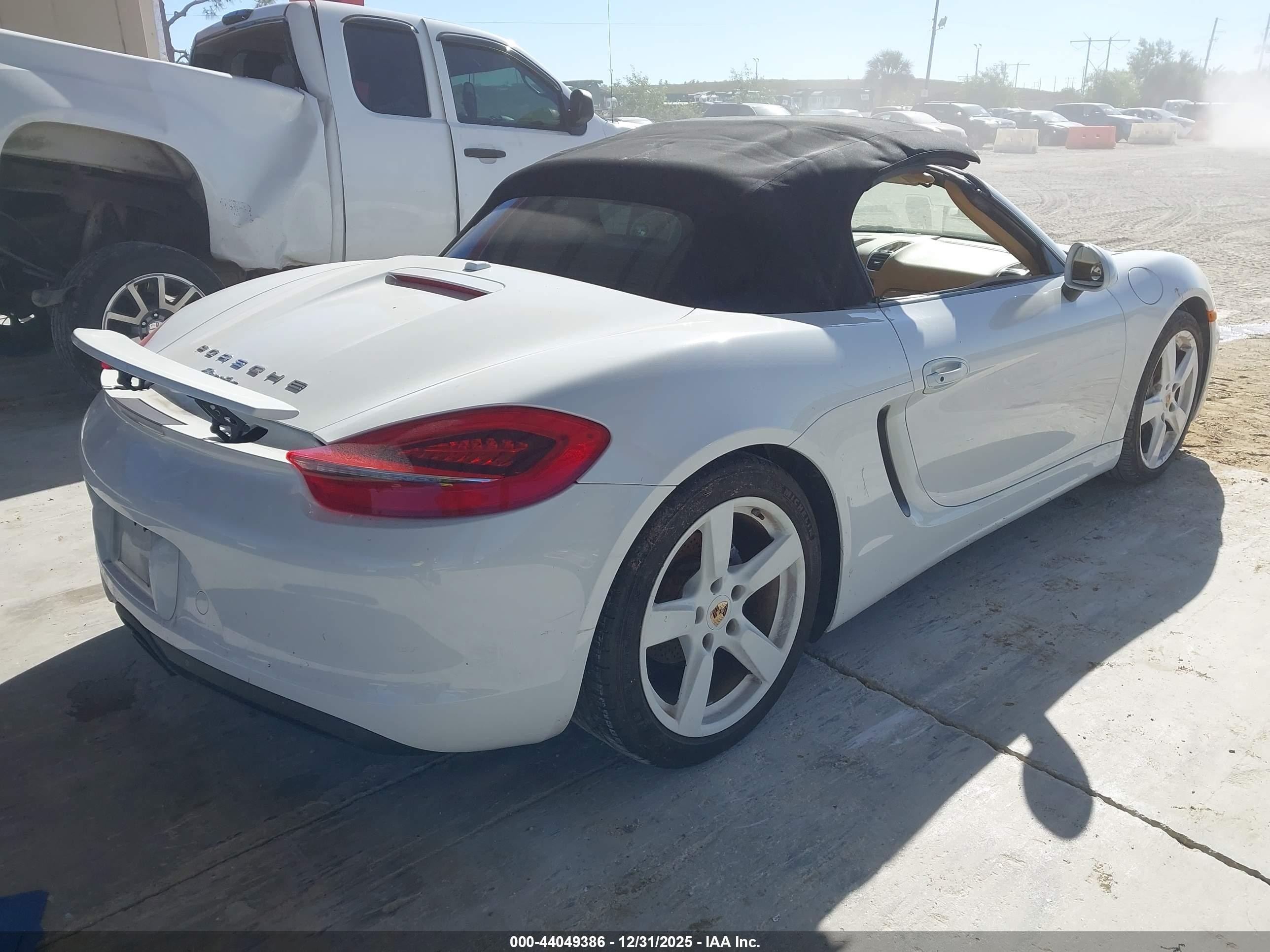 2014 Porsche Boxster   White vin: WP0CA2A85EK120477