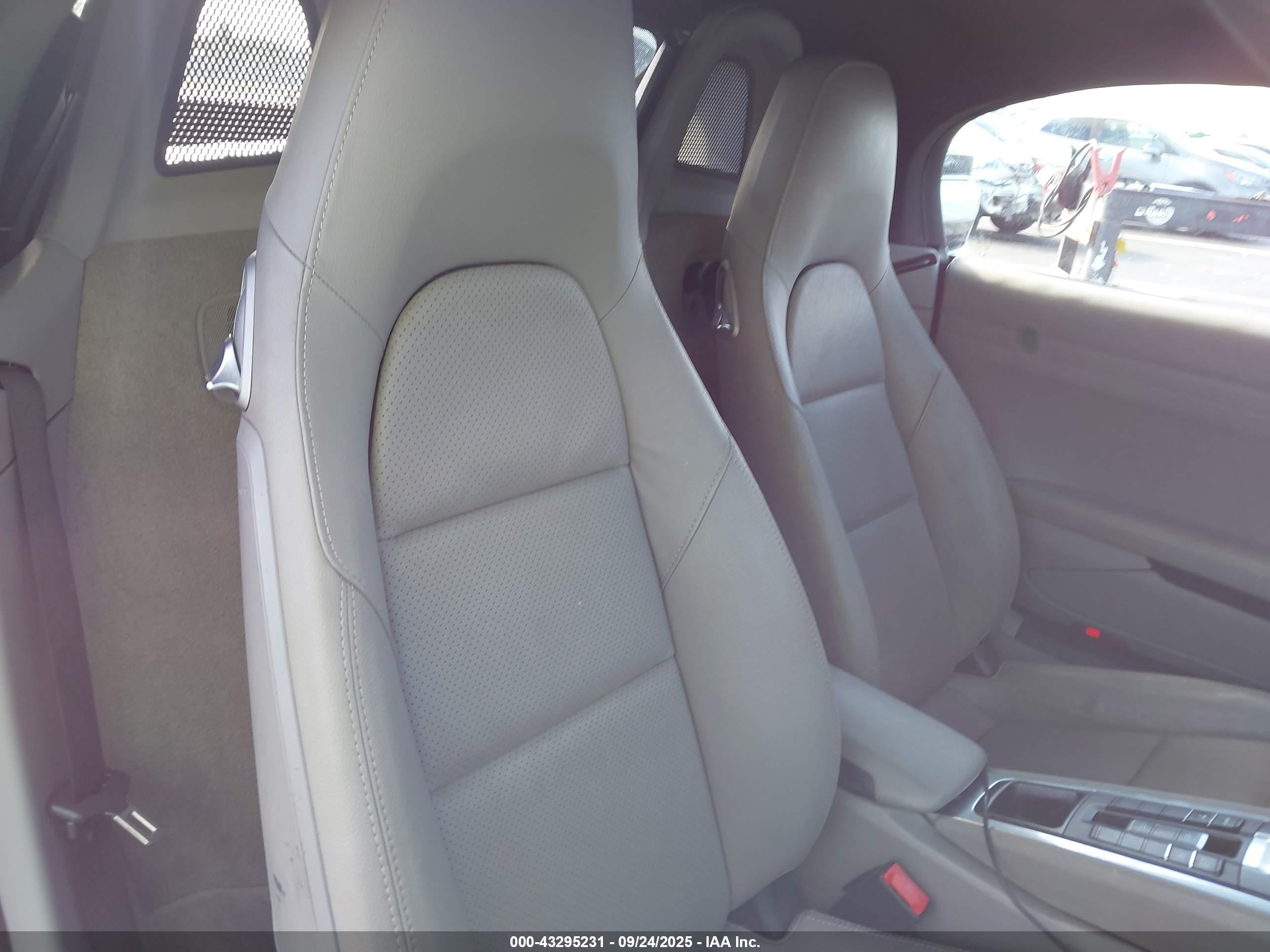 2014 Porsche Boxster   Black vin: WP0CA2A86ES120780