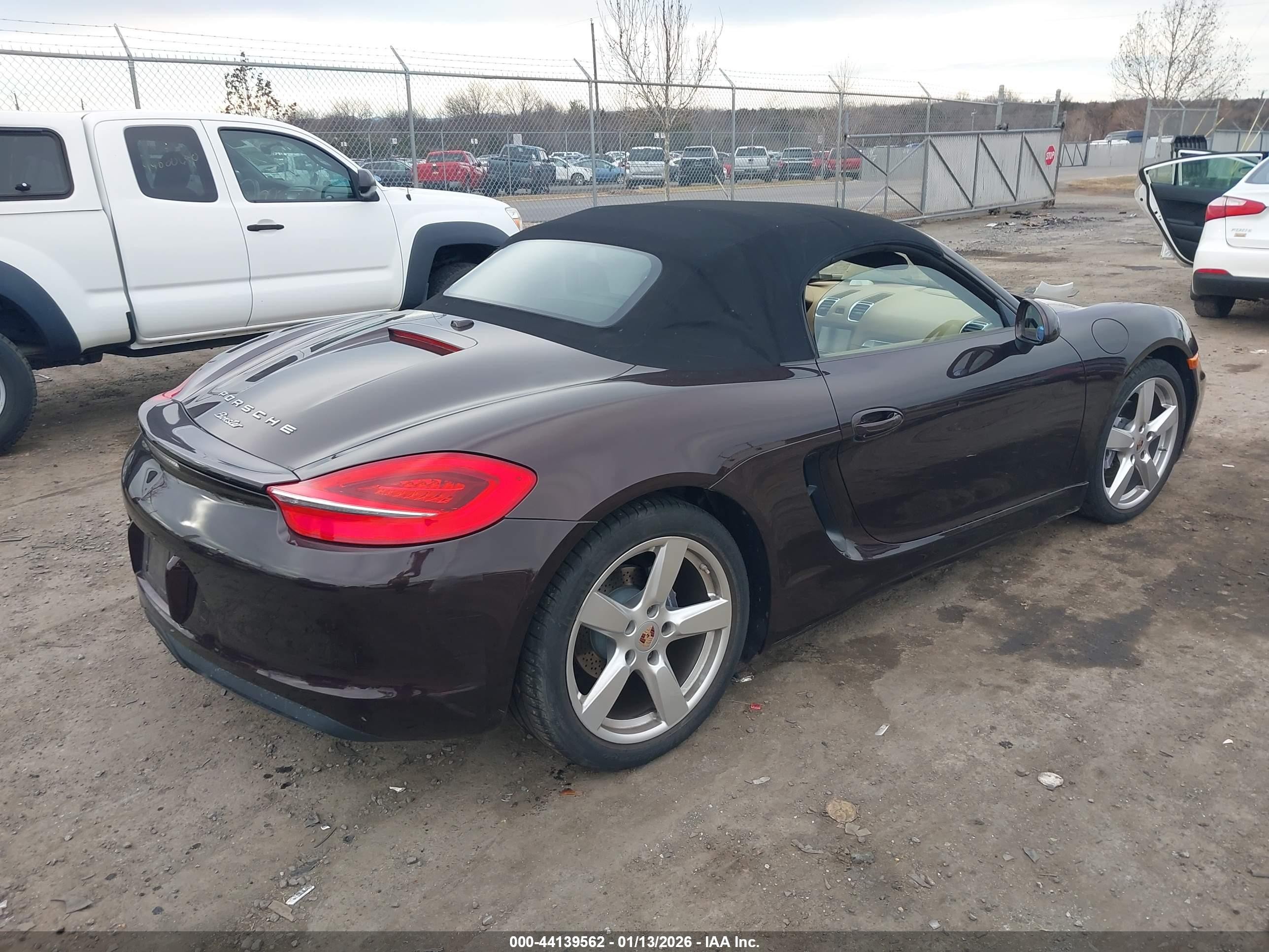2014 Porsche Boxster   Burgundy vin: WP0CA2A89ES121387