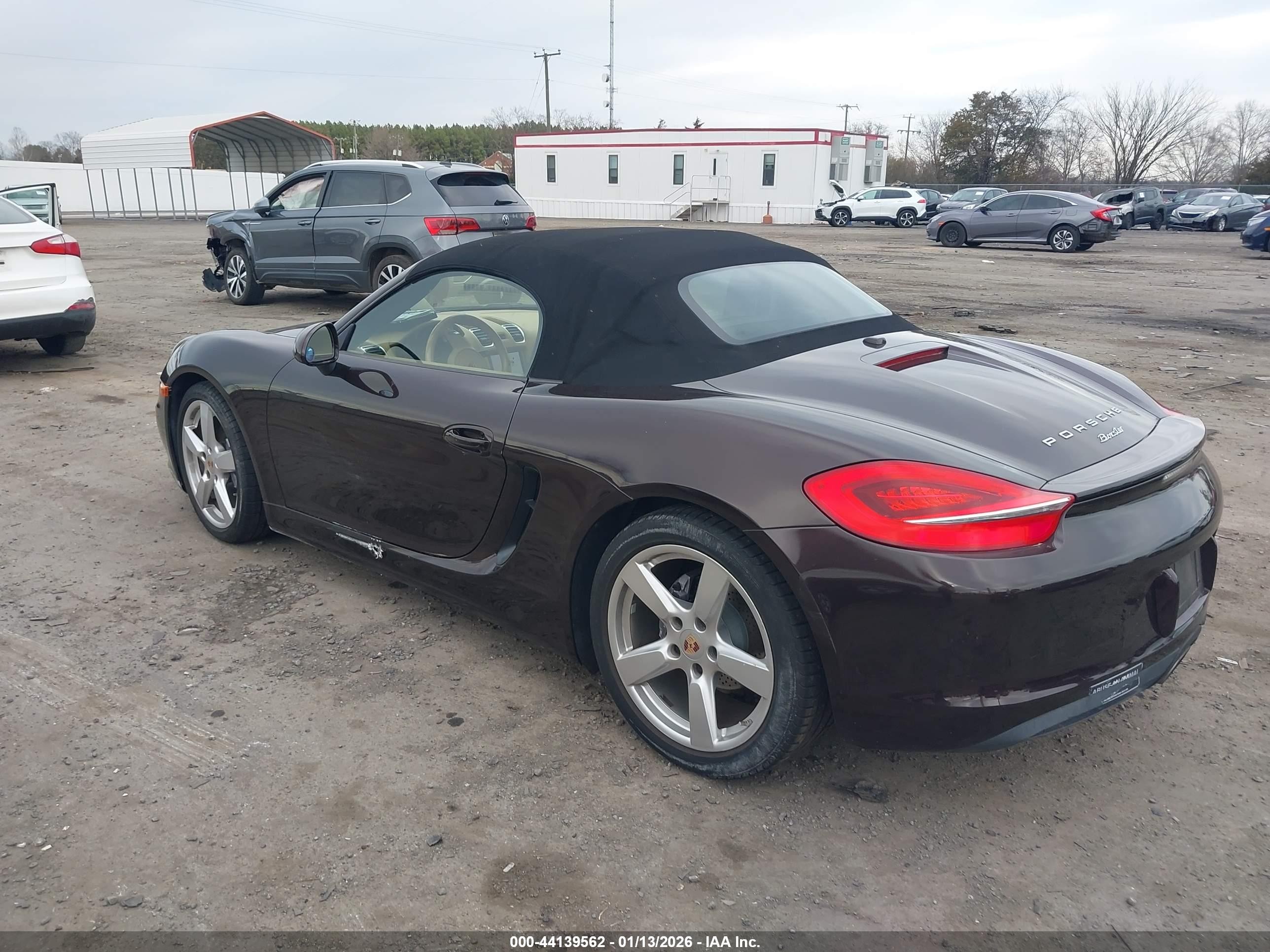 2014 Porsche Boxster   Burgundy vin: WP0CA2A89ES121387