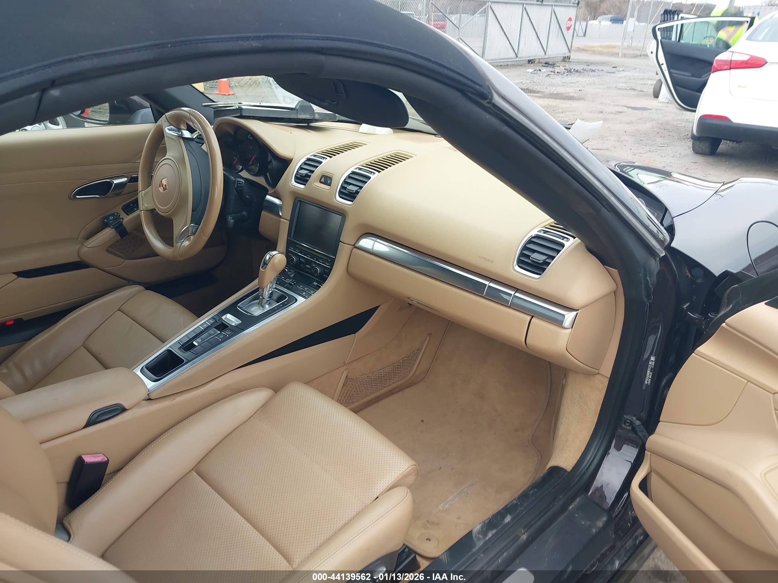 2014 Porsche Boxster   Burgundy vin: WP0CA2A89ES121387
