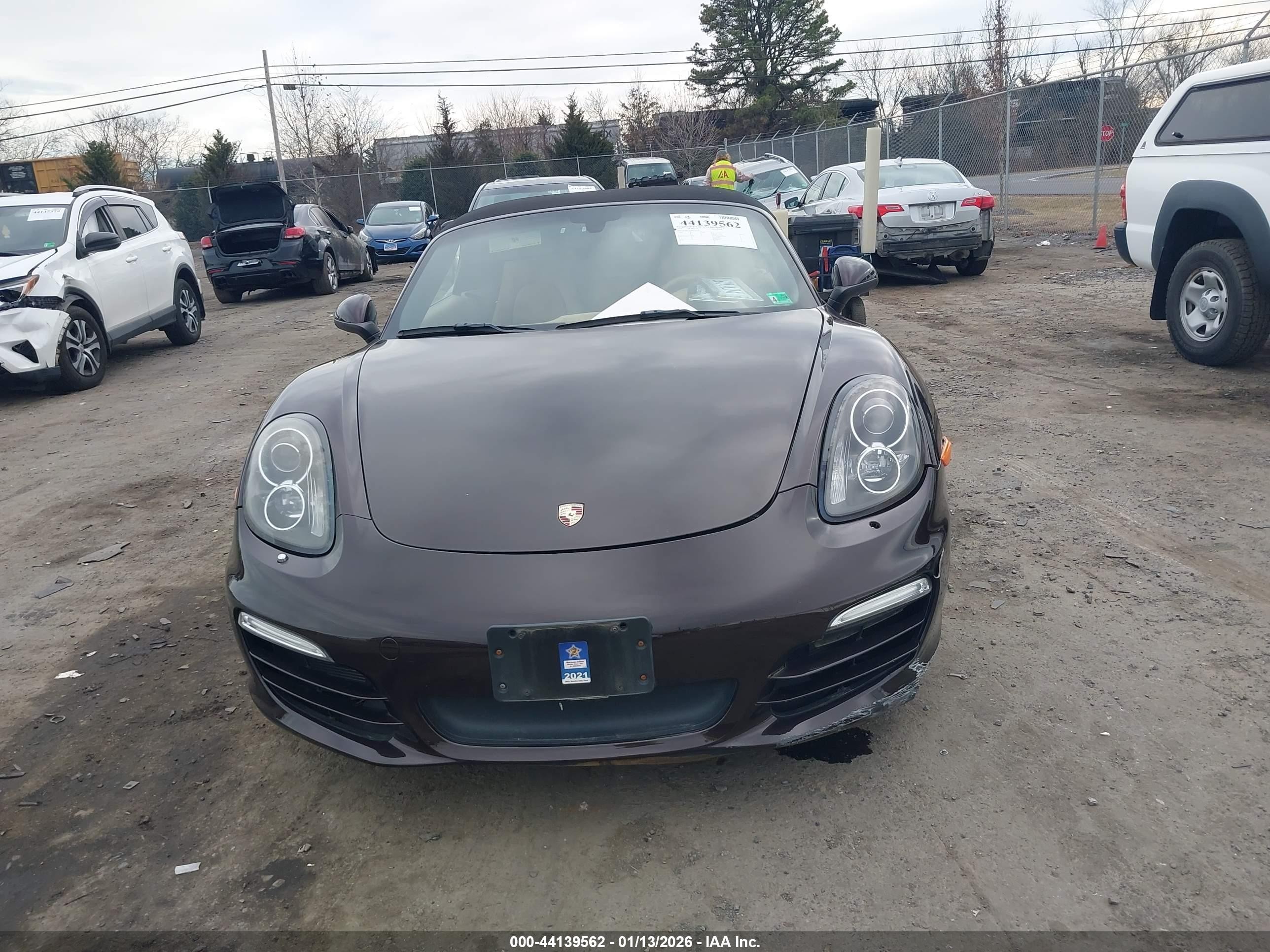 2014 Porsche Boxster   Burgundy vin: WP0CA2A89ES121387