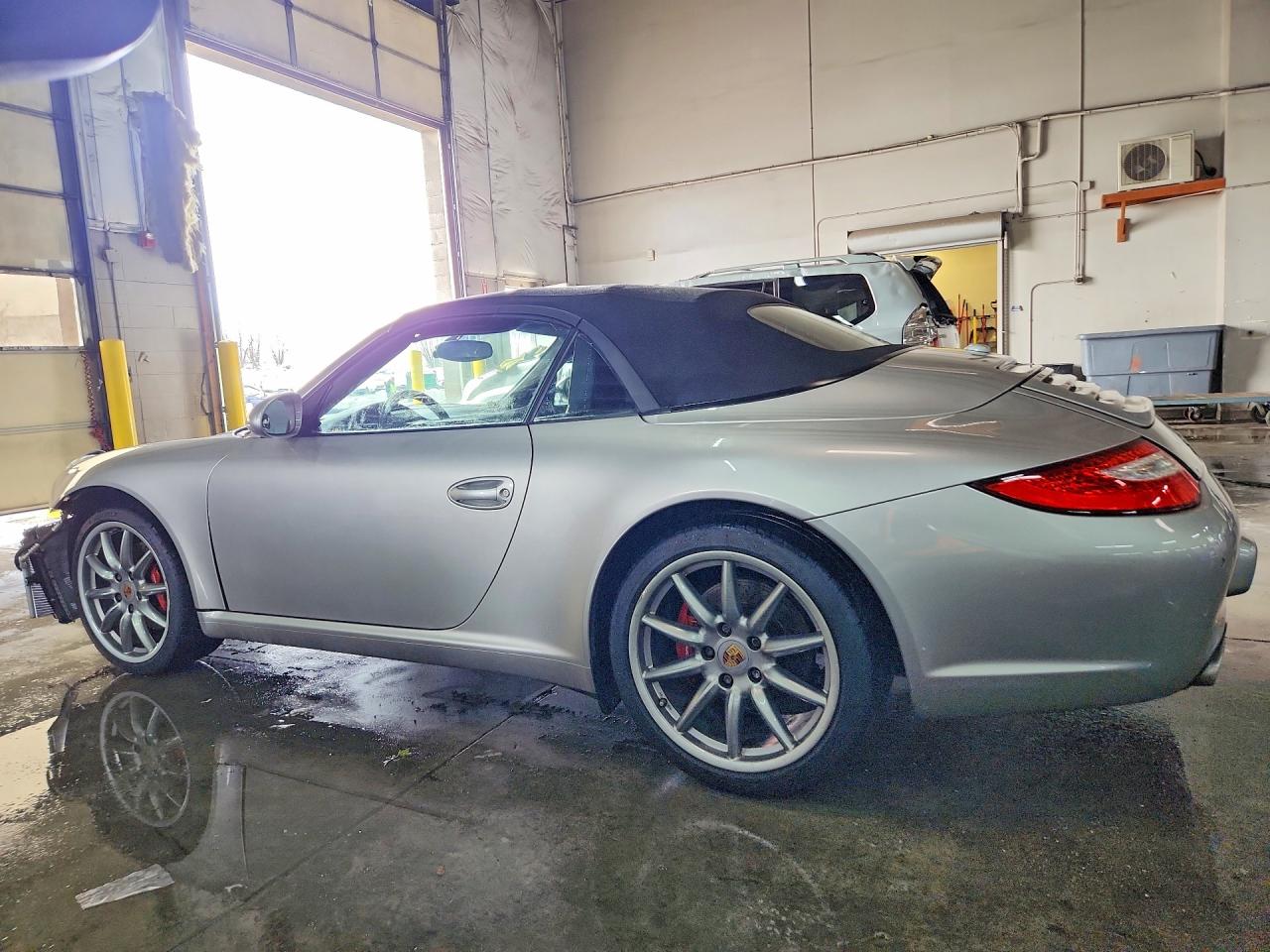 2011 Porsche 911 Carrera 2 Silver vin: WP0CA2A90BS740089
