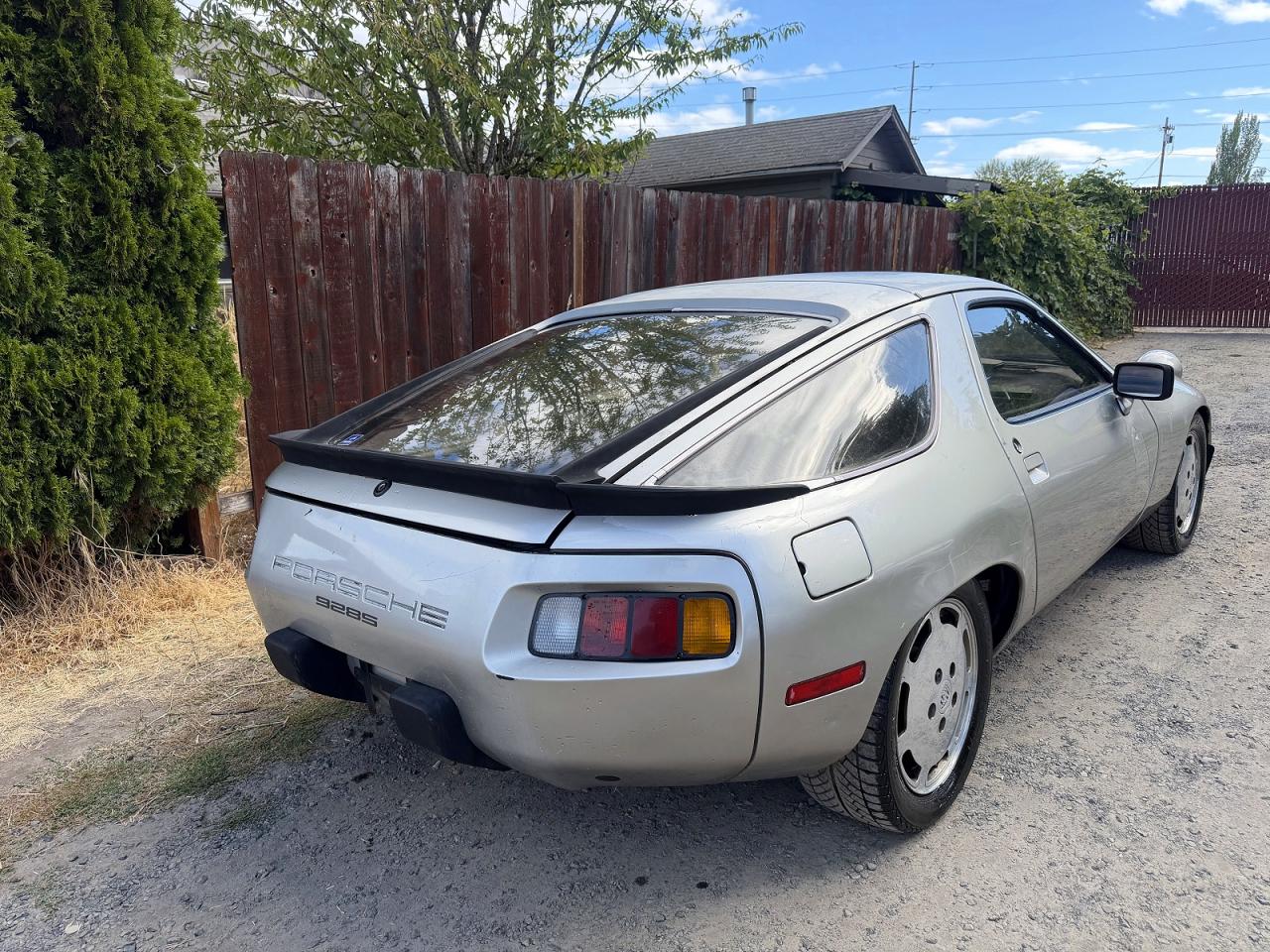 1982 Porsche 928 Silver vin: WP0JA0925CS820072