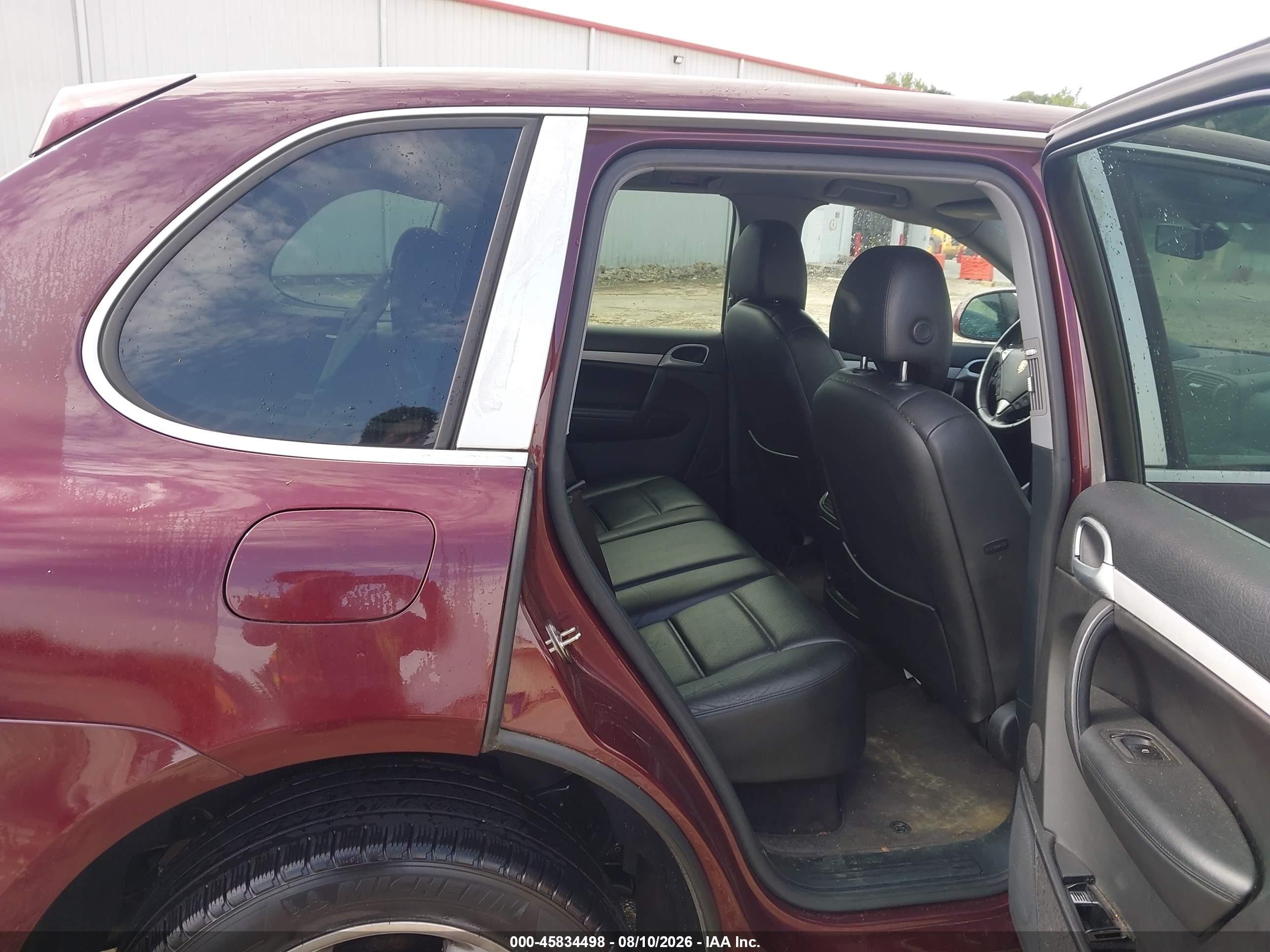 2004 Porsche Cayenne V6 Burgundy vin: WP1AA29P14LA24386