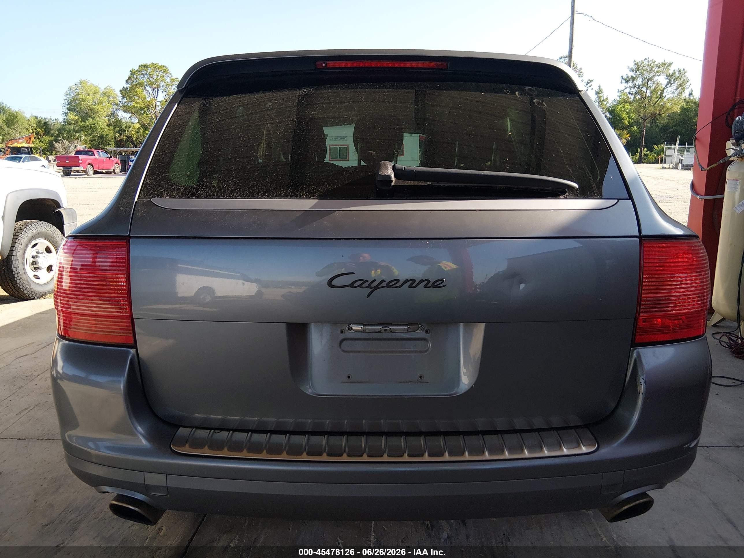 2005 Porsche Cayenne   Gray vin: WP1AA29P15LA23157