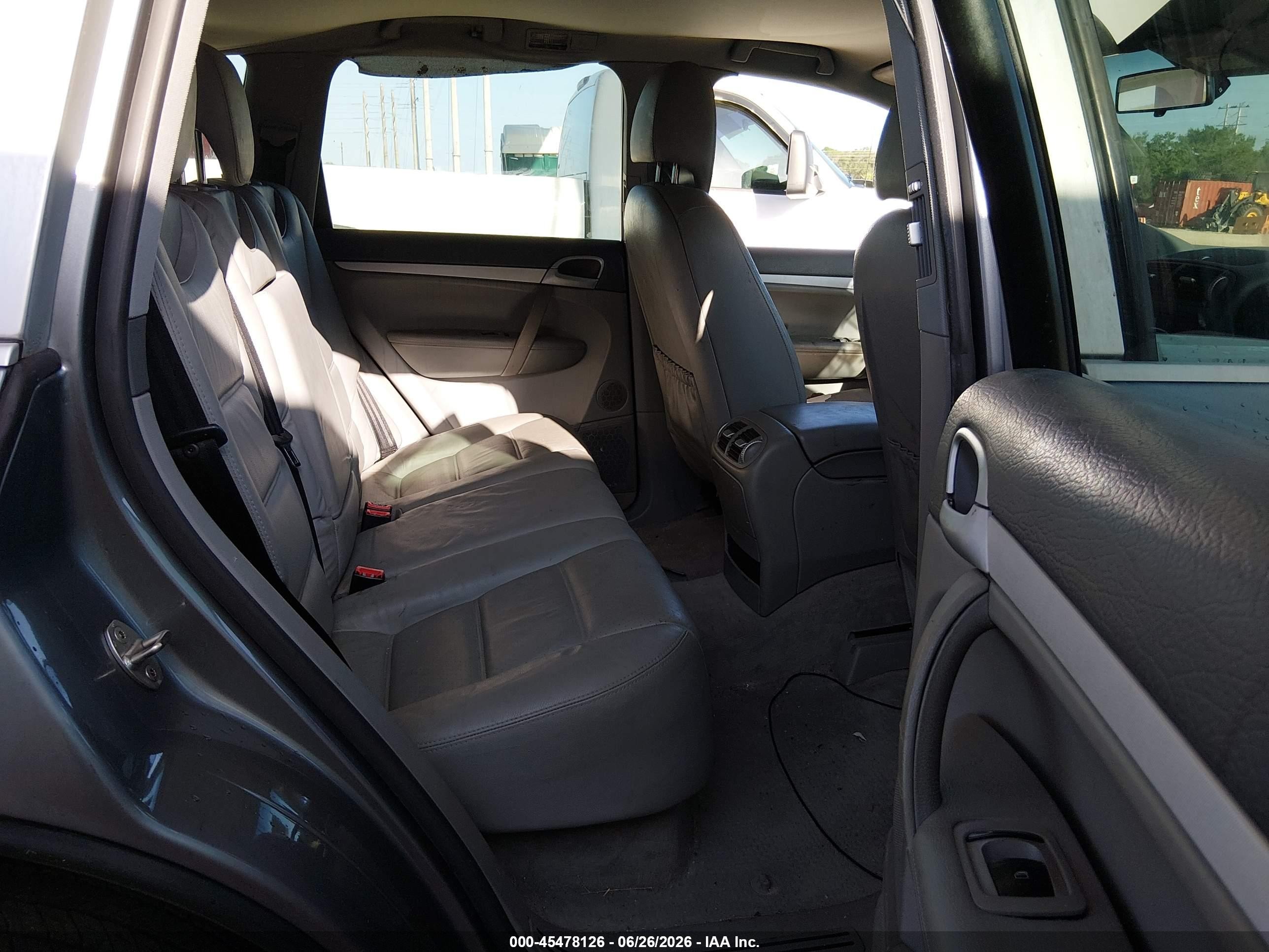 2005 Porsche Cayenne   Gray vin: WP1AA29P15LA23157