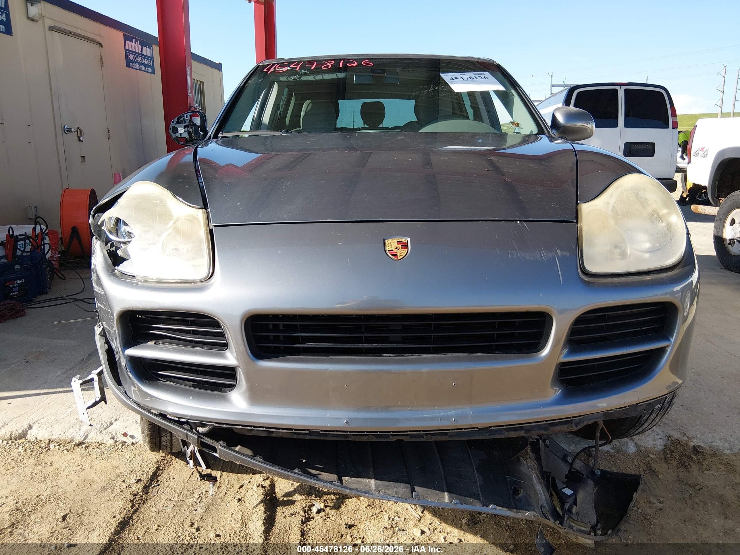 2005 Porsche Cayenne   Gray vin: WP1AA29P15LA23157