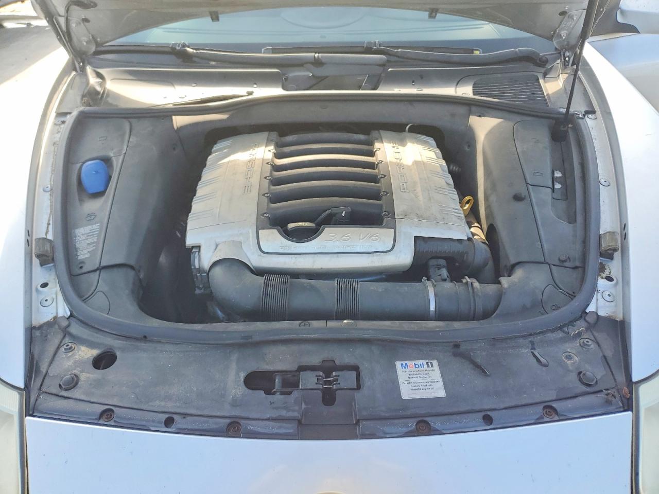 2008 Porsche Cayenne Silver vin: WP1AA29P18LA05570