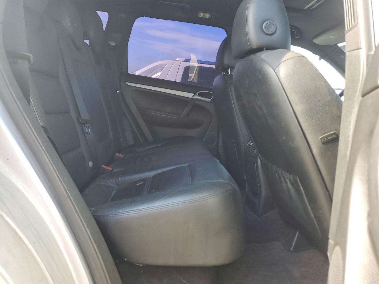 2008 Porsche Cayenne Silver vin: WP1AA29P18LA05570