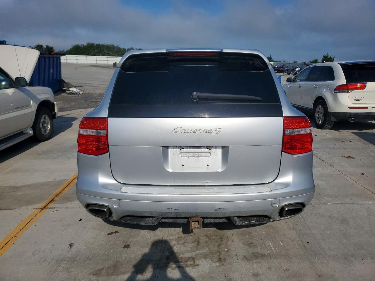 2008 Porsche Cayenne Silver vin: WP1AA29P18LA05570
