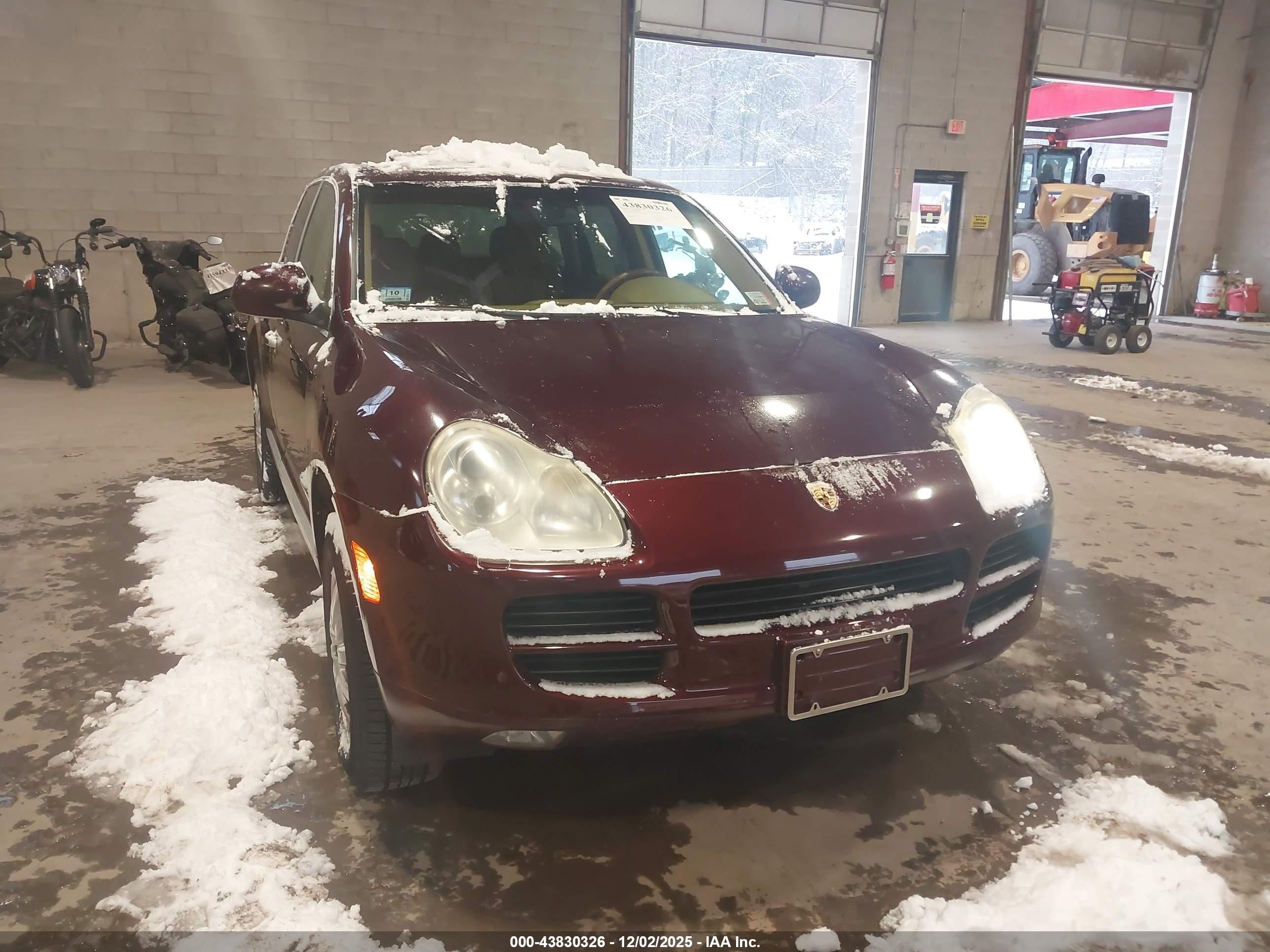 2005 Porsche Cayenne   Maroon vin: WP1AA29P35LA23693