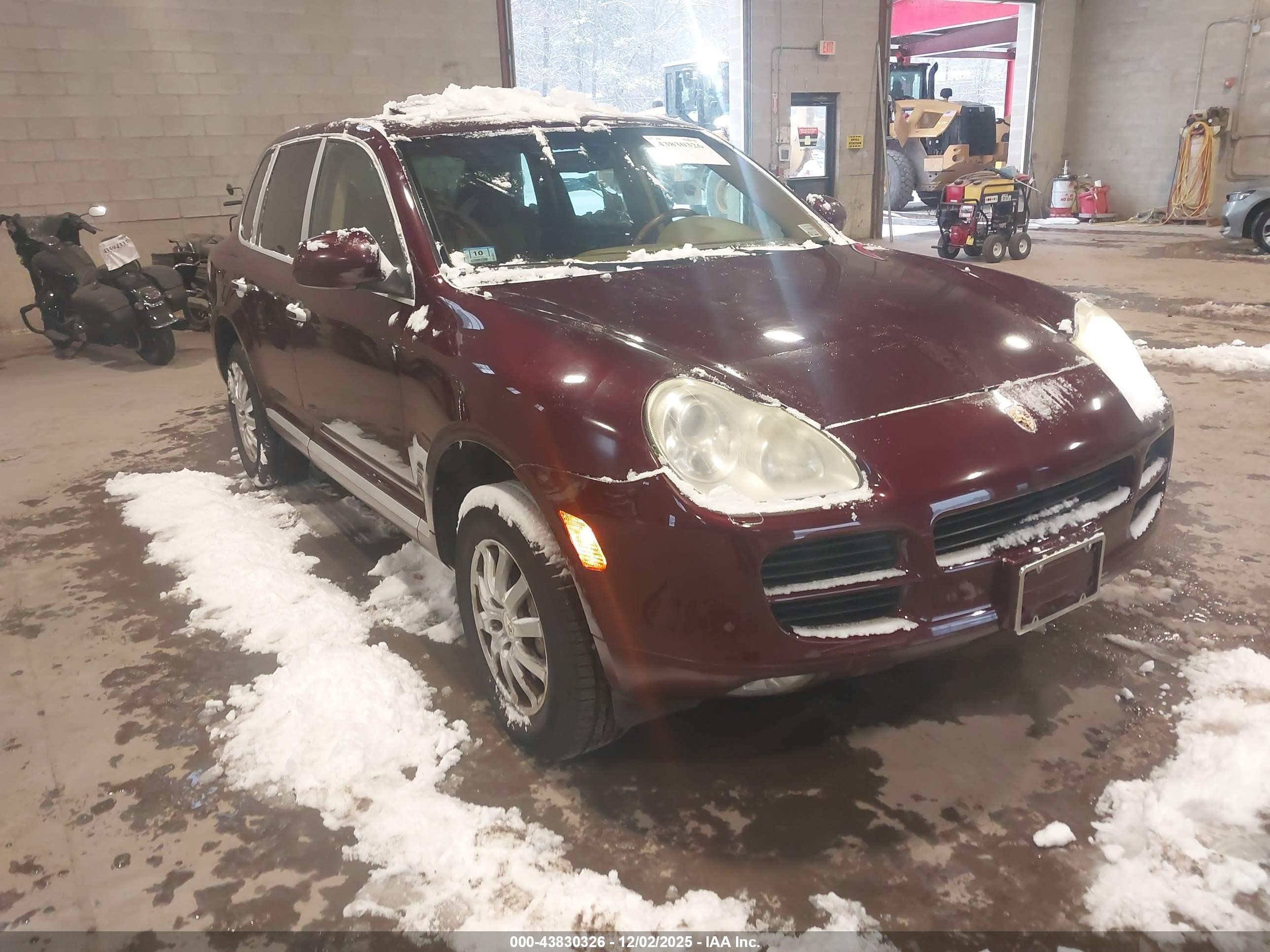 2005 Porsche Cayenne   Maroon vin: WP1AA29P35LA23693