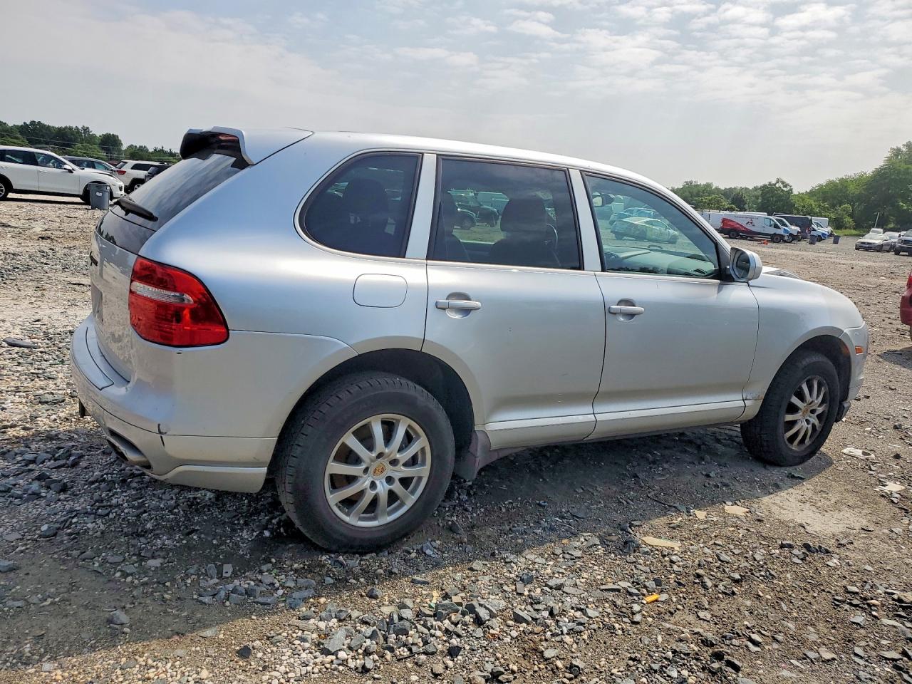 2008 Porsche Cayenne Silver vin: WP1AA29P38LA25643