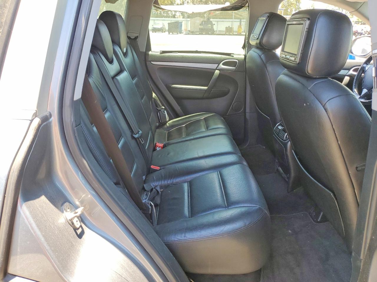 2004 Porsche Cayenne Silver vin: WP1AA29P44LA23717