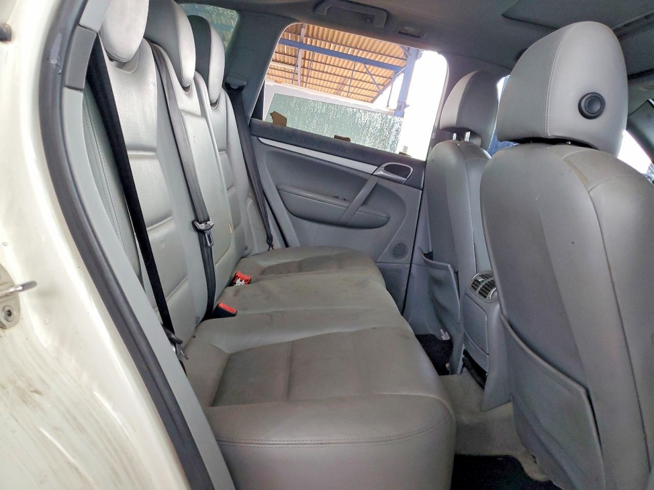 2004 Porsche Cayenne White vin: WP1AA29P54LA21751