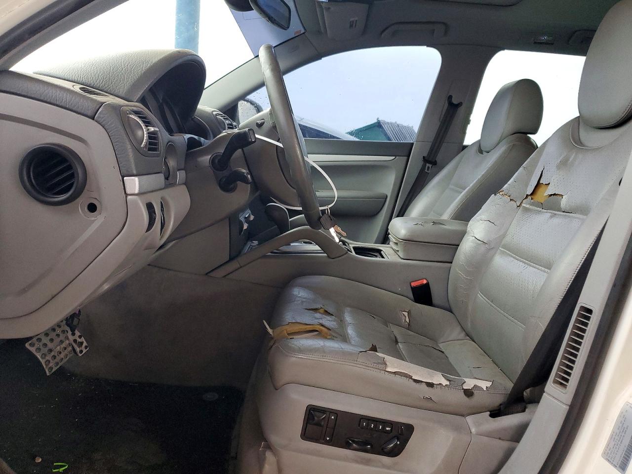 2004 Porsche Cayenne White vin: WP1AA29P54LA21751