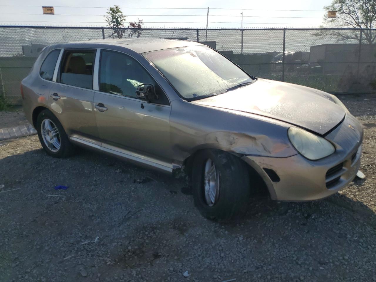 2005 Porsche Cayenne Gold vin: WP1AA29P65LA23168