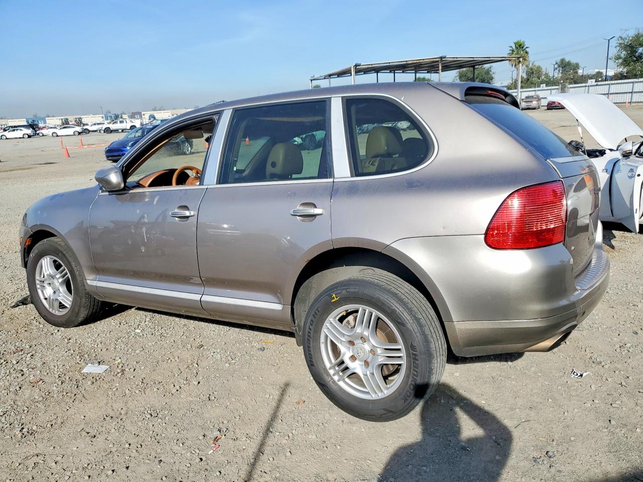 2005 Porsche Cayenne Gold vin: WP1AA29P65LA23168