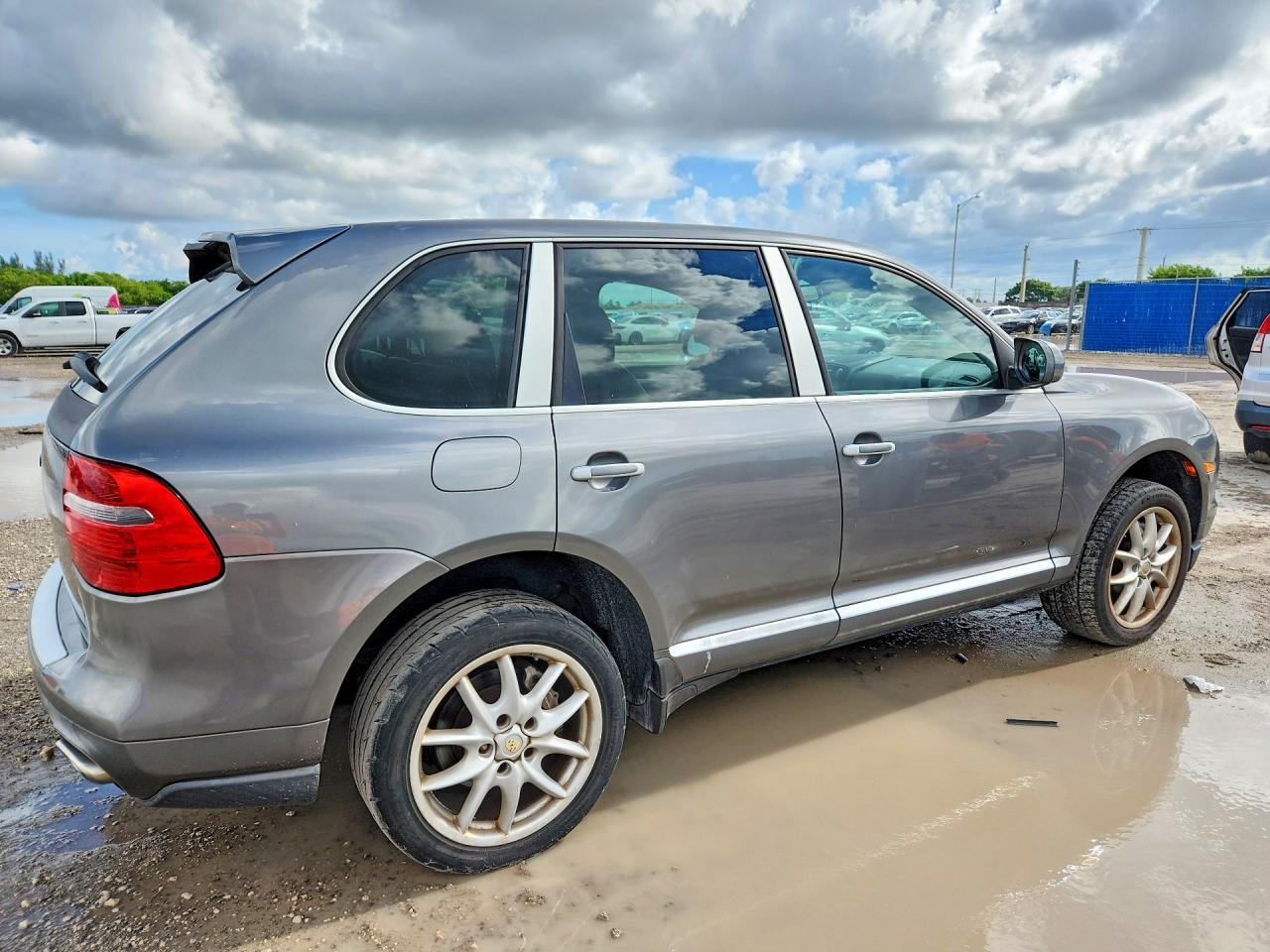2008 Porsche Cayenne Gray vin: WP1AA29P98LA26196