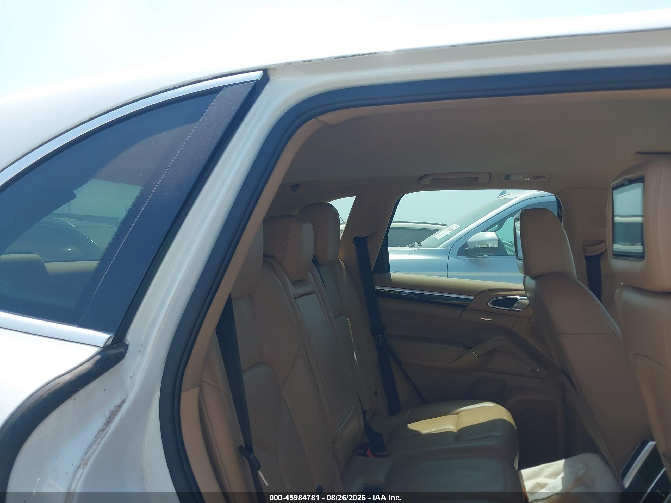 2012 Porsche Cayenne   White vin: WP1AA2A20CLA08095