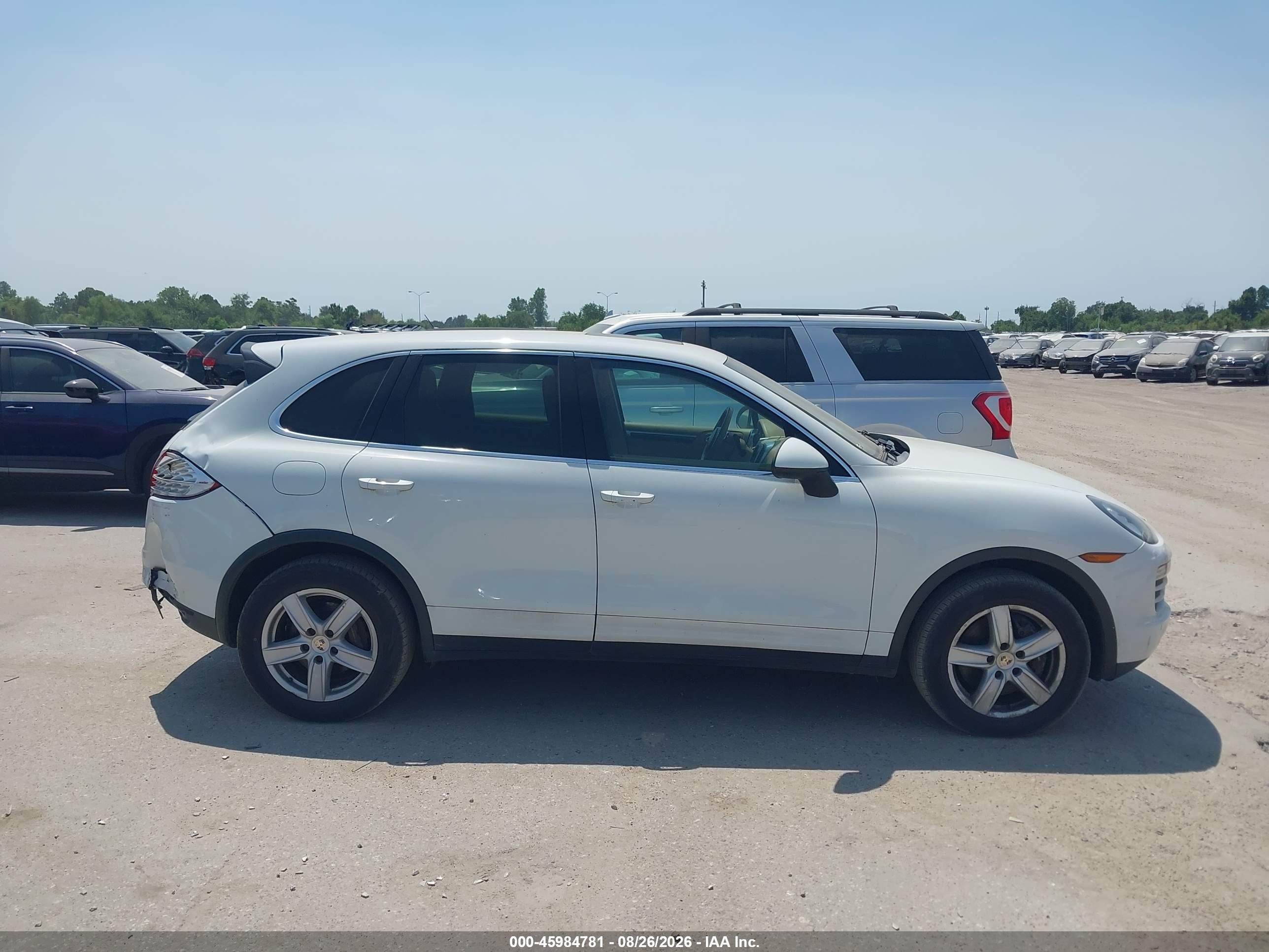 2012 Porsche Cayenne   White vin: WP1AA2A20CLA08095