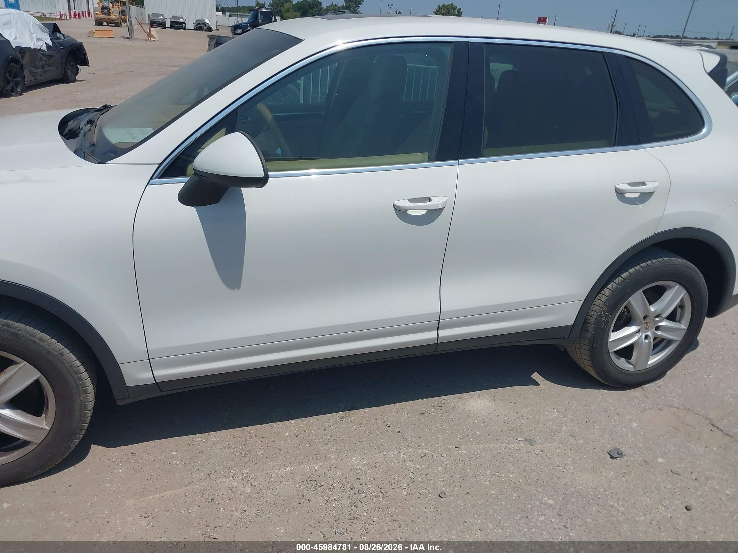 2012 Porsche Cayenne   White vin: WP1AA2A20CLA08095