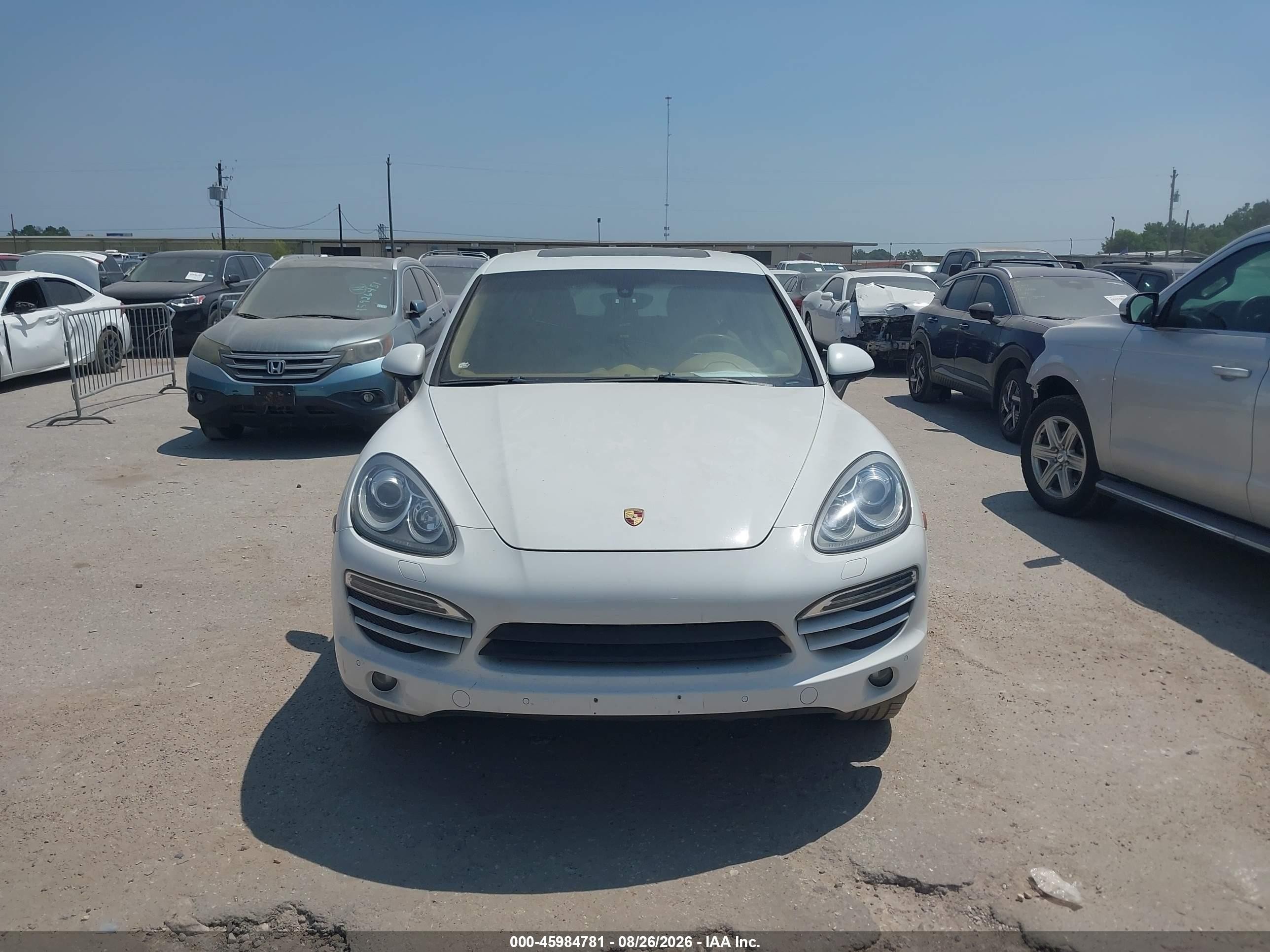 2012 Porsche Cayenne   White vin: WP1AA2A20CLA08095