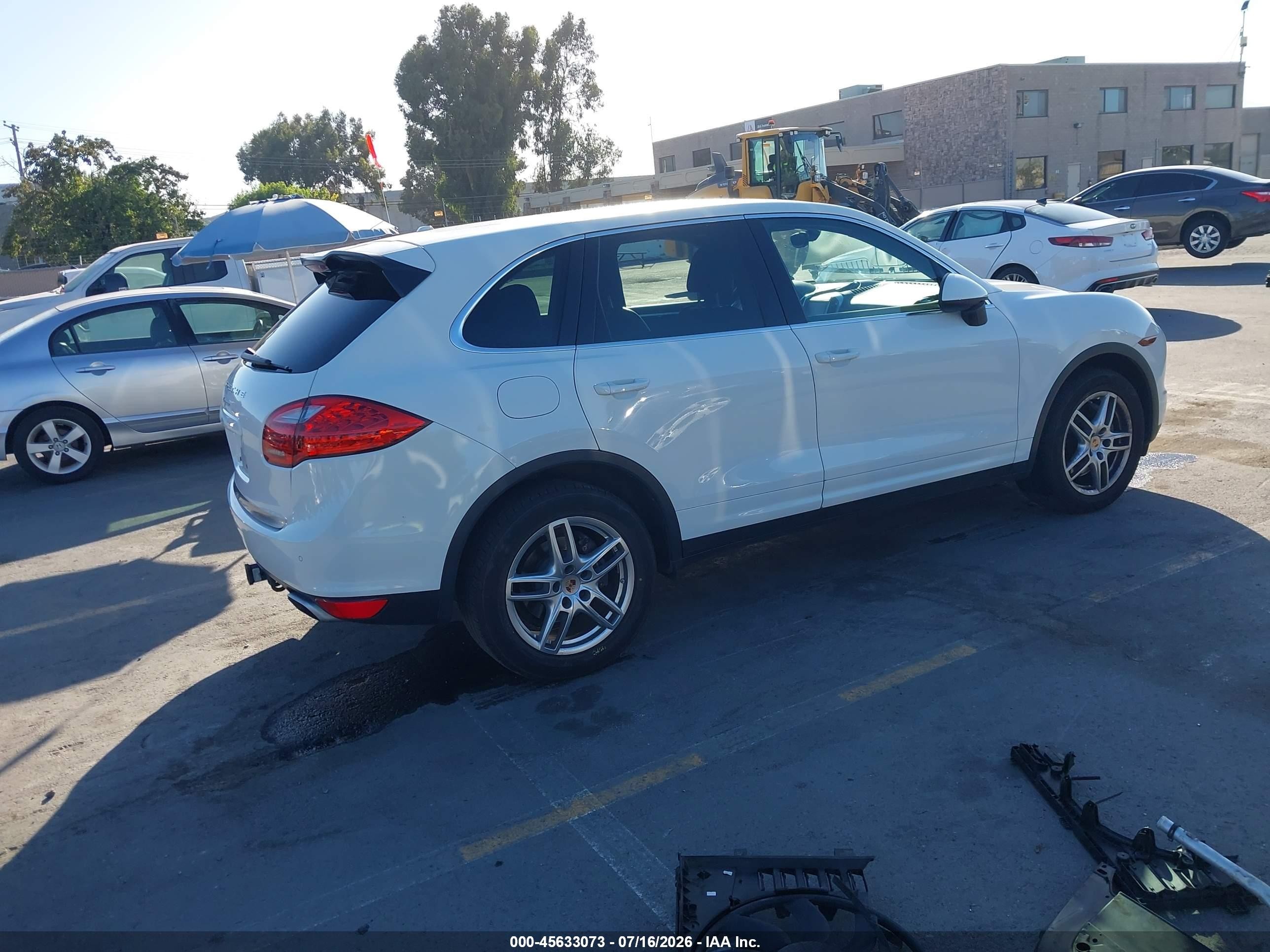 2014 Porsche Cayenne   White vin: WP1AA2A20ELA00176