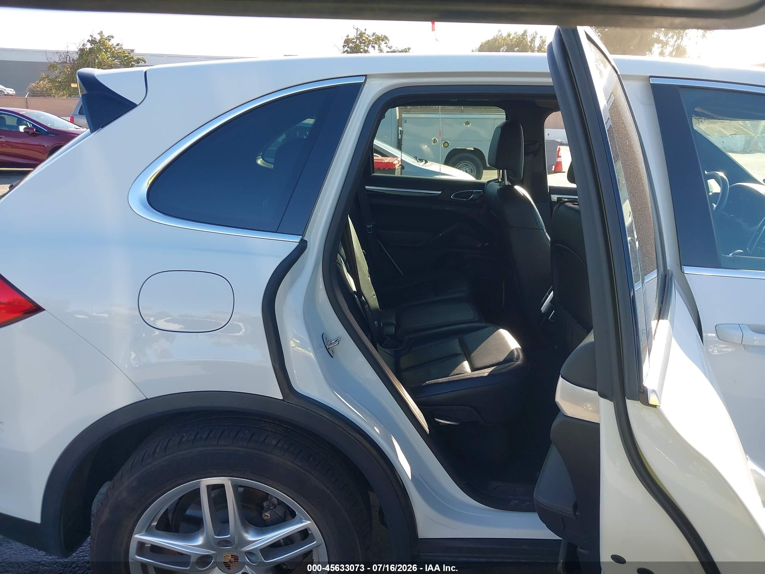 2014 Porsche Cayenne   White vin: WP1AA2A20ELA00176