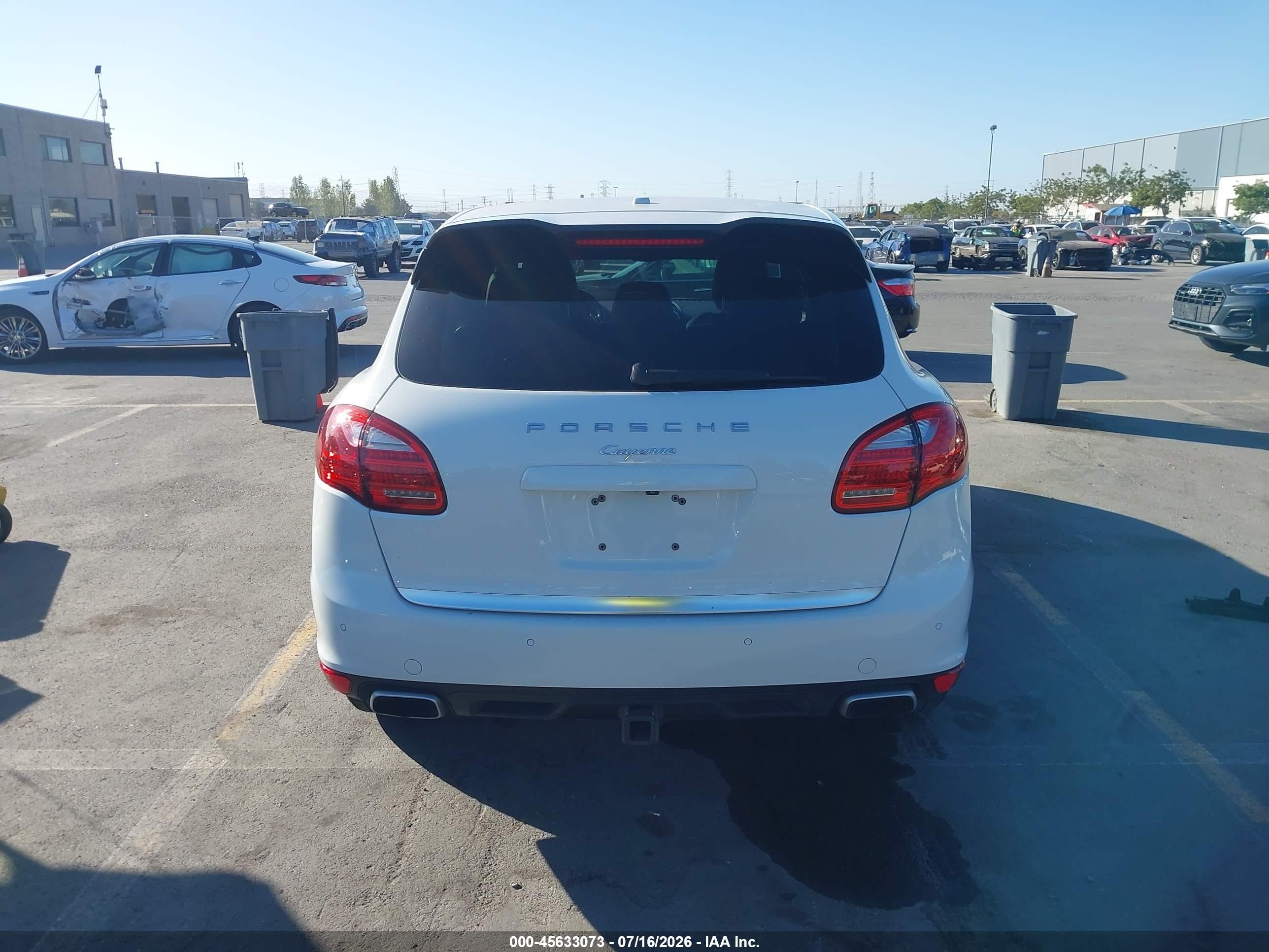 2014 Porsche Cayenne   White vin: WP1AA2A20ELA00176