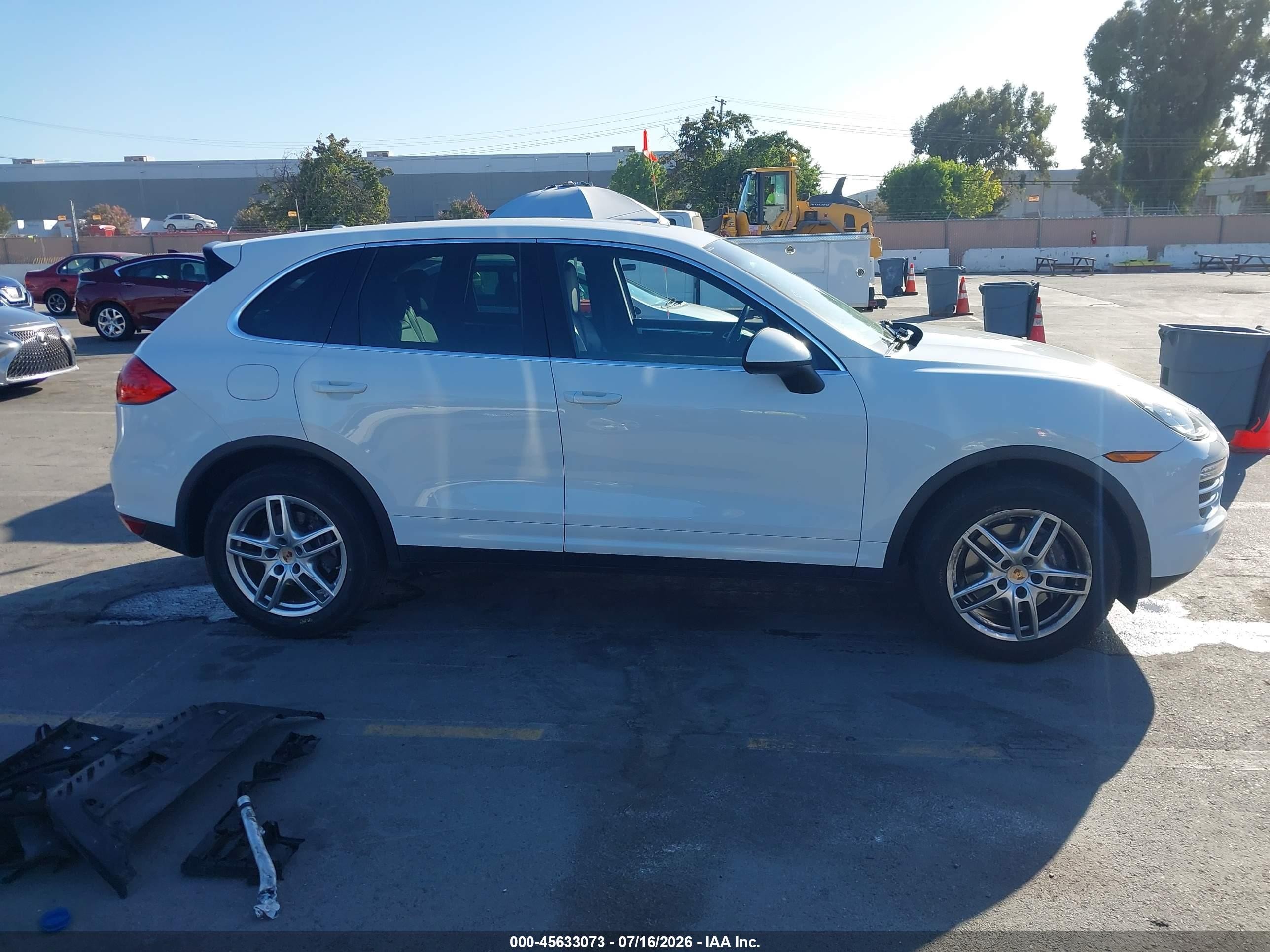 2014 Porsche Cayenne   White vin: WP1AA2A20ELA00176
