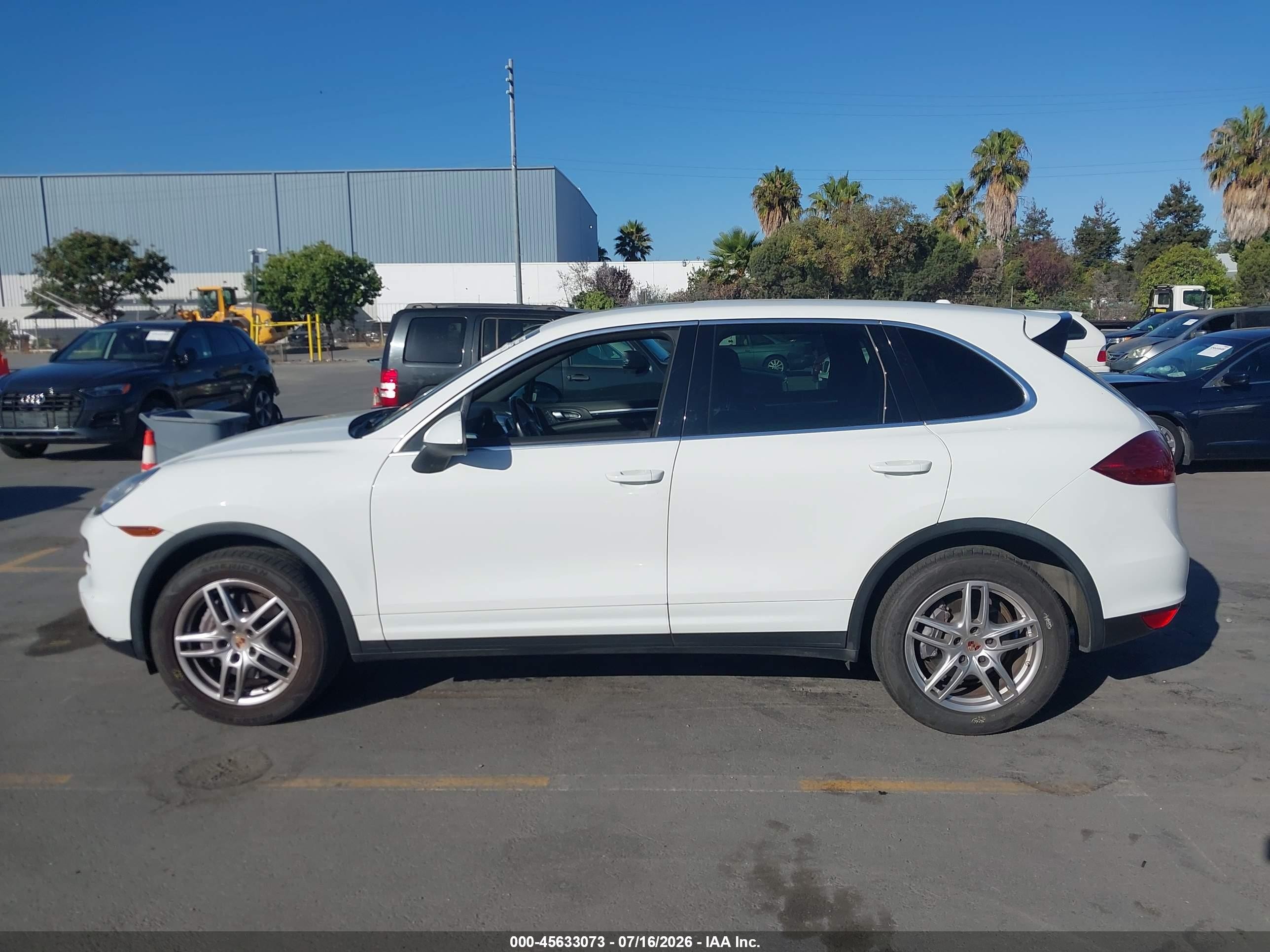 2014 Porsche Cayenne   White vin: WP1AA2A20ELA00176