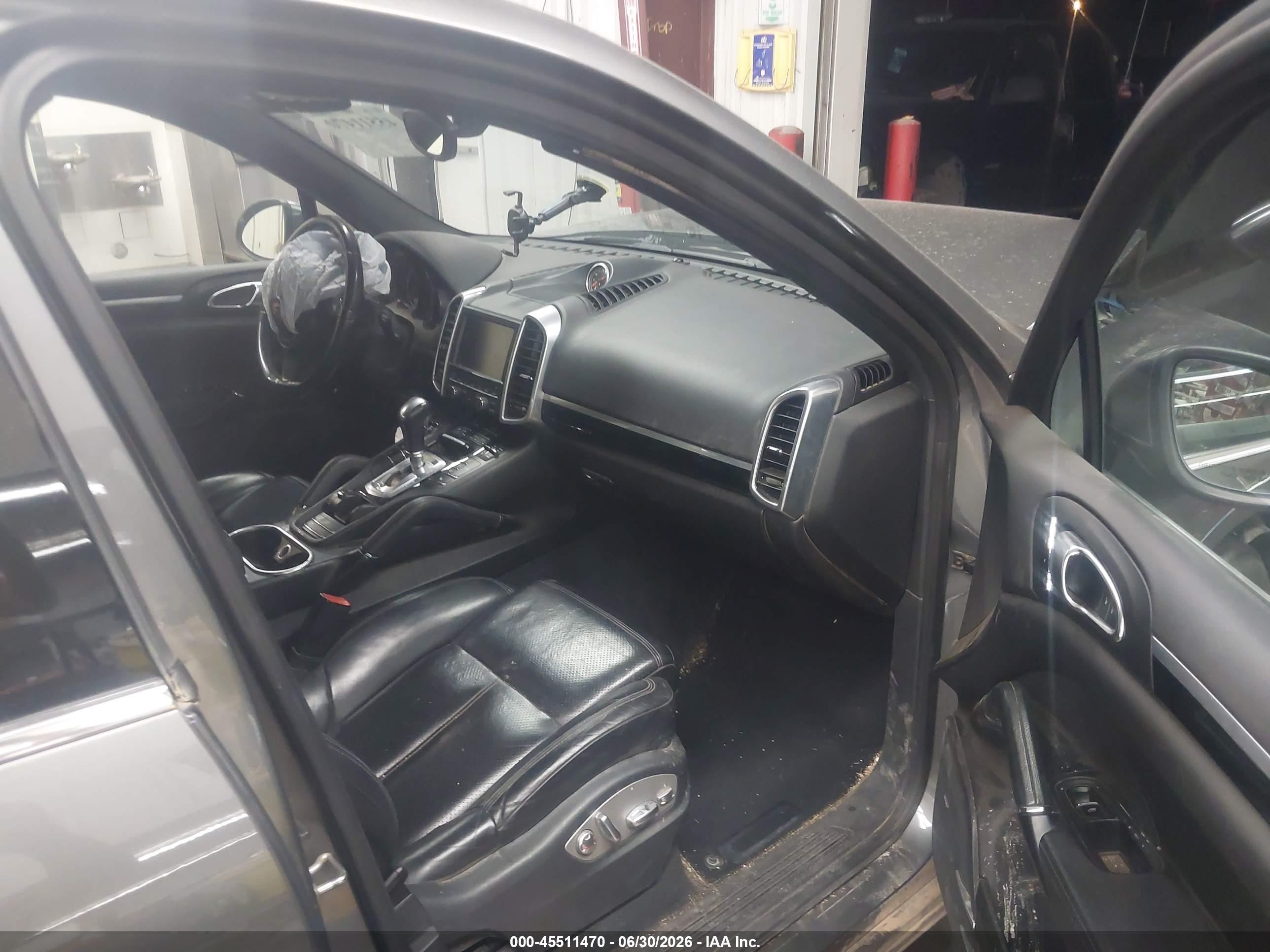 2014 Porsche Cayenne   Gray vin: WP1AA2A20ELA91921