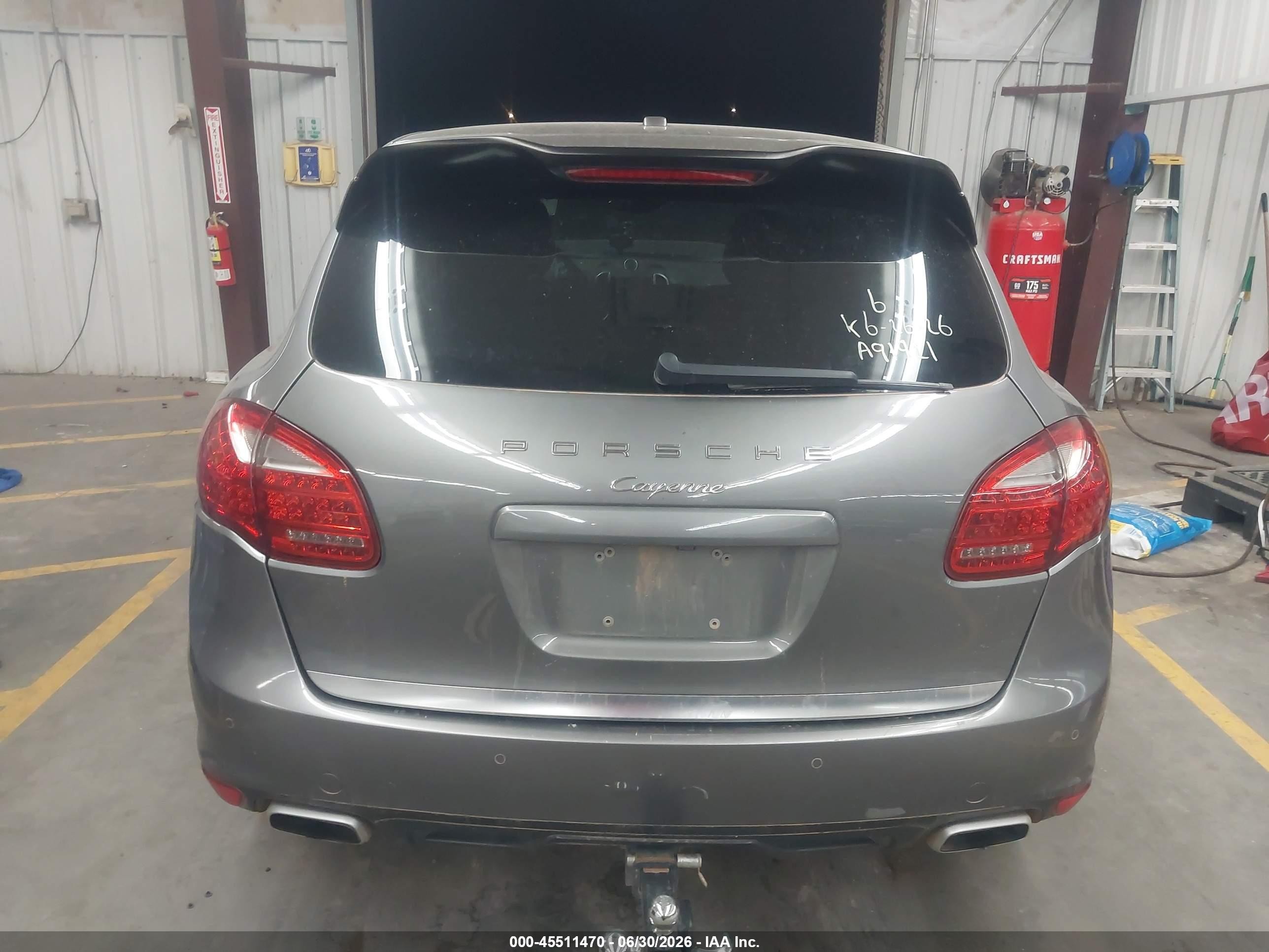 2014 Porsche Cayenne   Gray vin: WP1AA2A20ELA91921