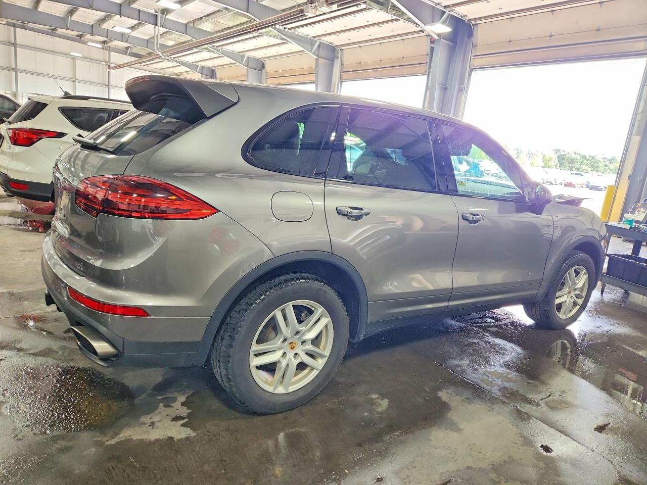2016 Porsche Cayenne Gray vin: WP1AA2A20GKA36250