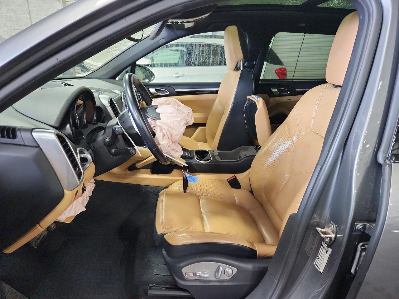 2016 Porsche Cayenne Gray vin: WP1AA2A20GKA36250