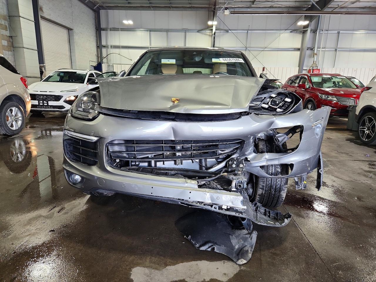 2016 Porsche Cayenne Gray vin: WP1AA2A20GKA36250
