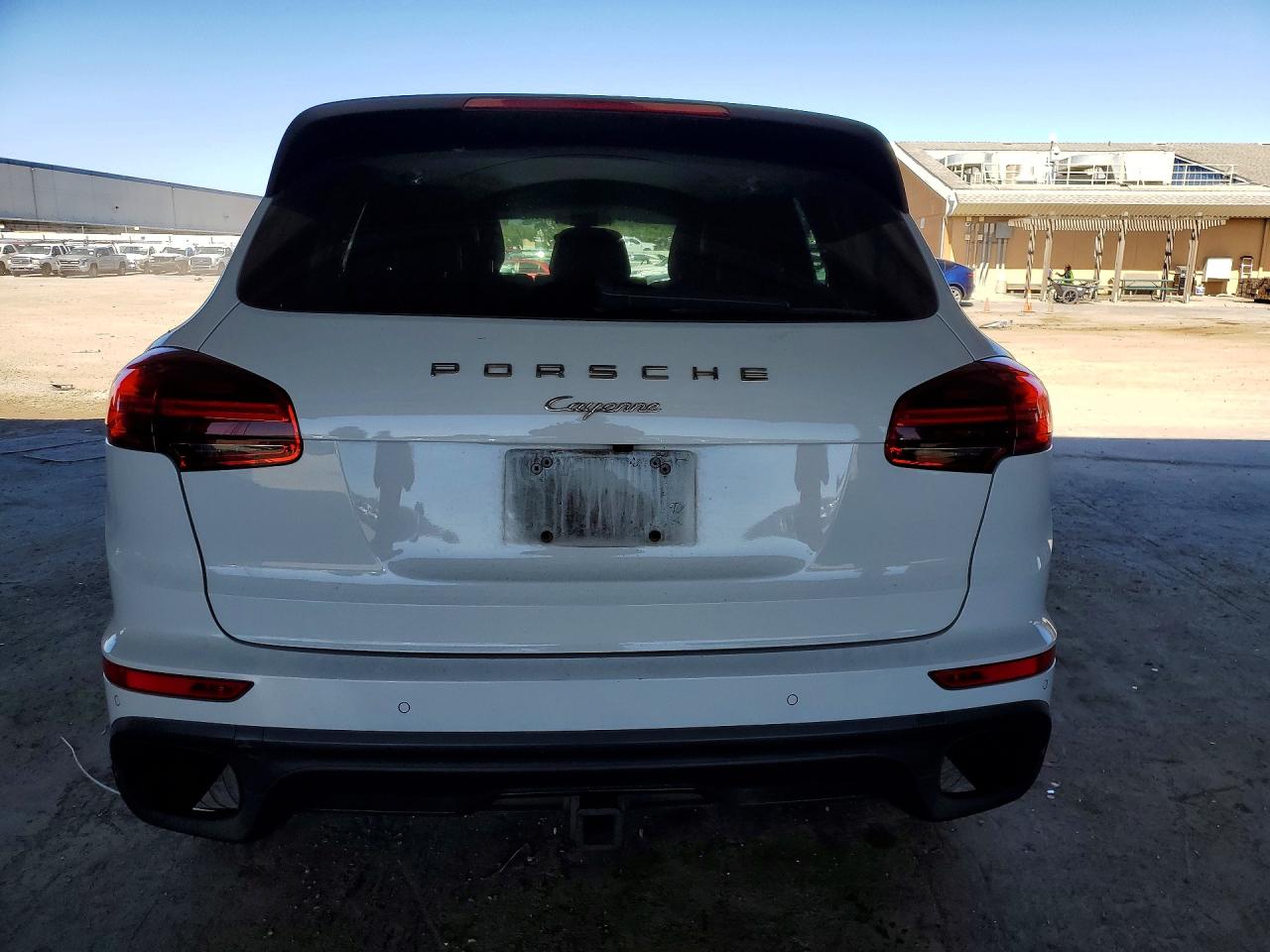 2017 Porsche Cayenne White vin: WP1AA2A20HKA82842