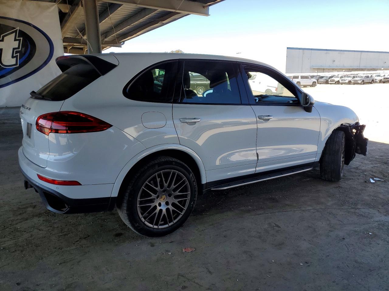 2017 Porsche Cayenne White vin: WP1AA2A20HKA82842